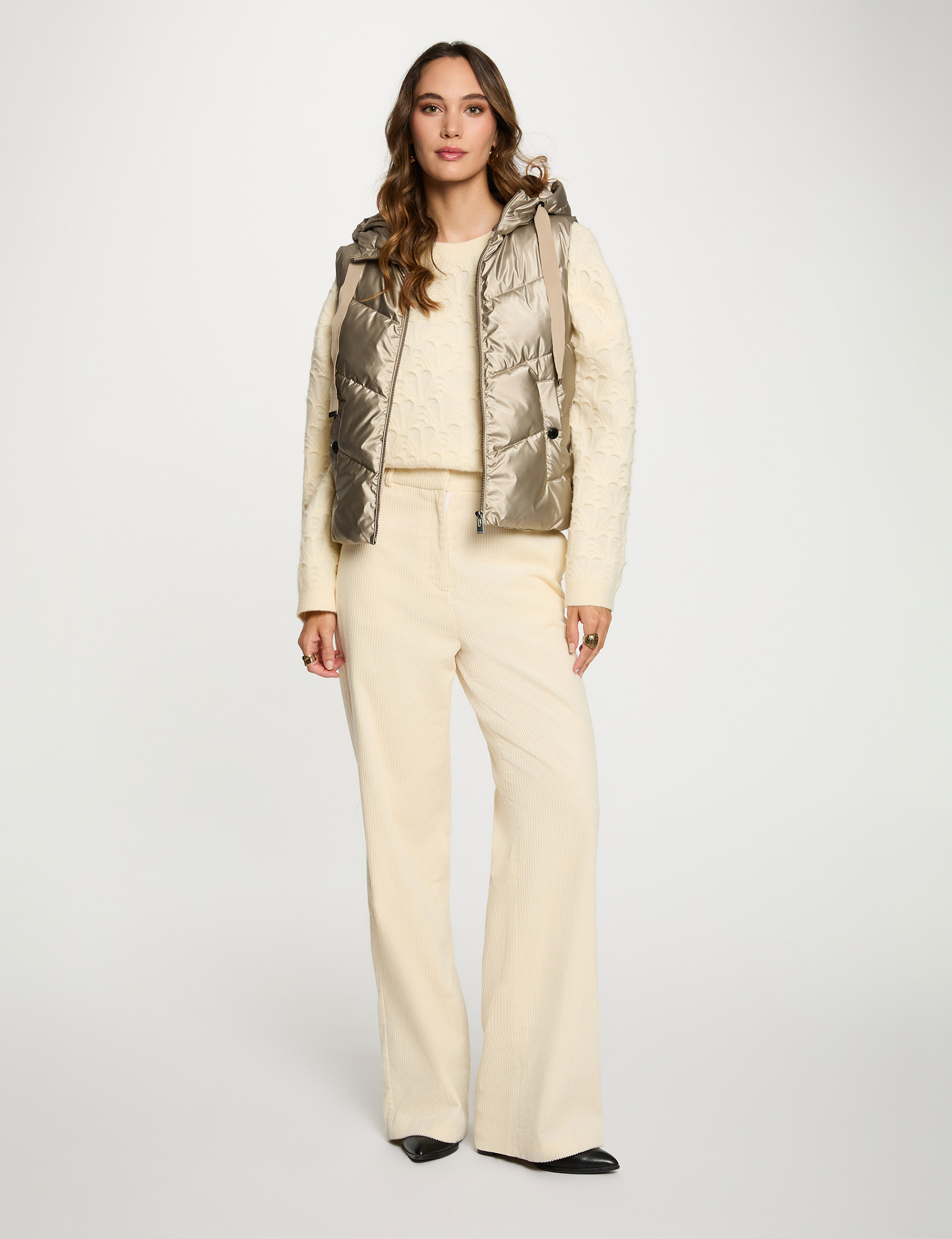 Shiny sleeveless puffer gold yellow women