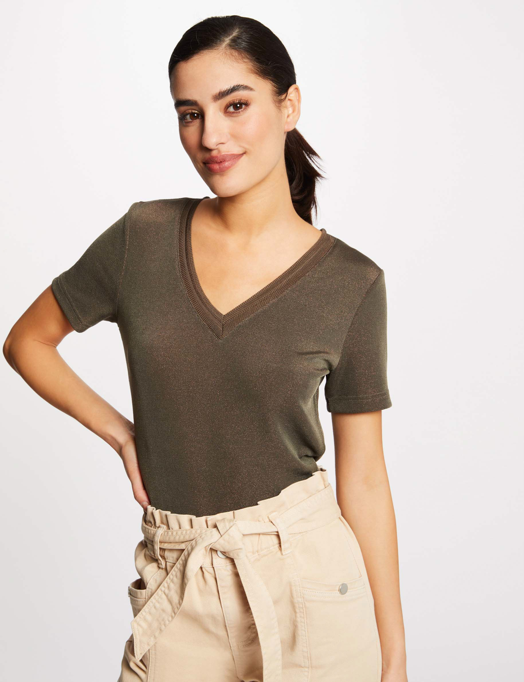 Short-sleeved t-shirt with V-neck taupe ladies'