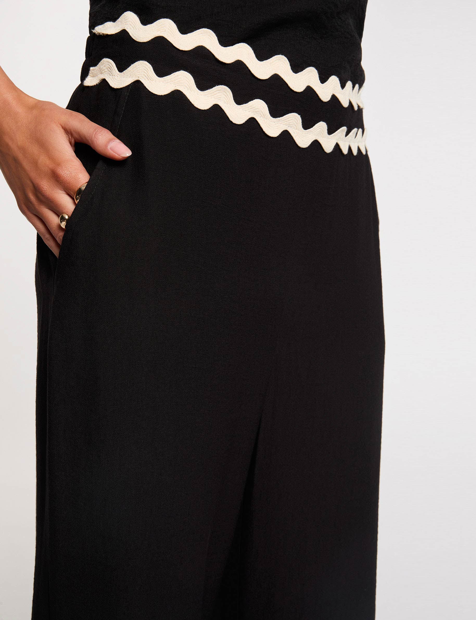 Wide-leg cropped trousers black women