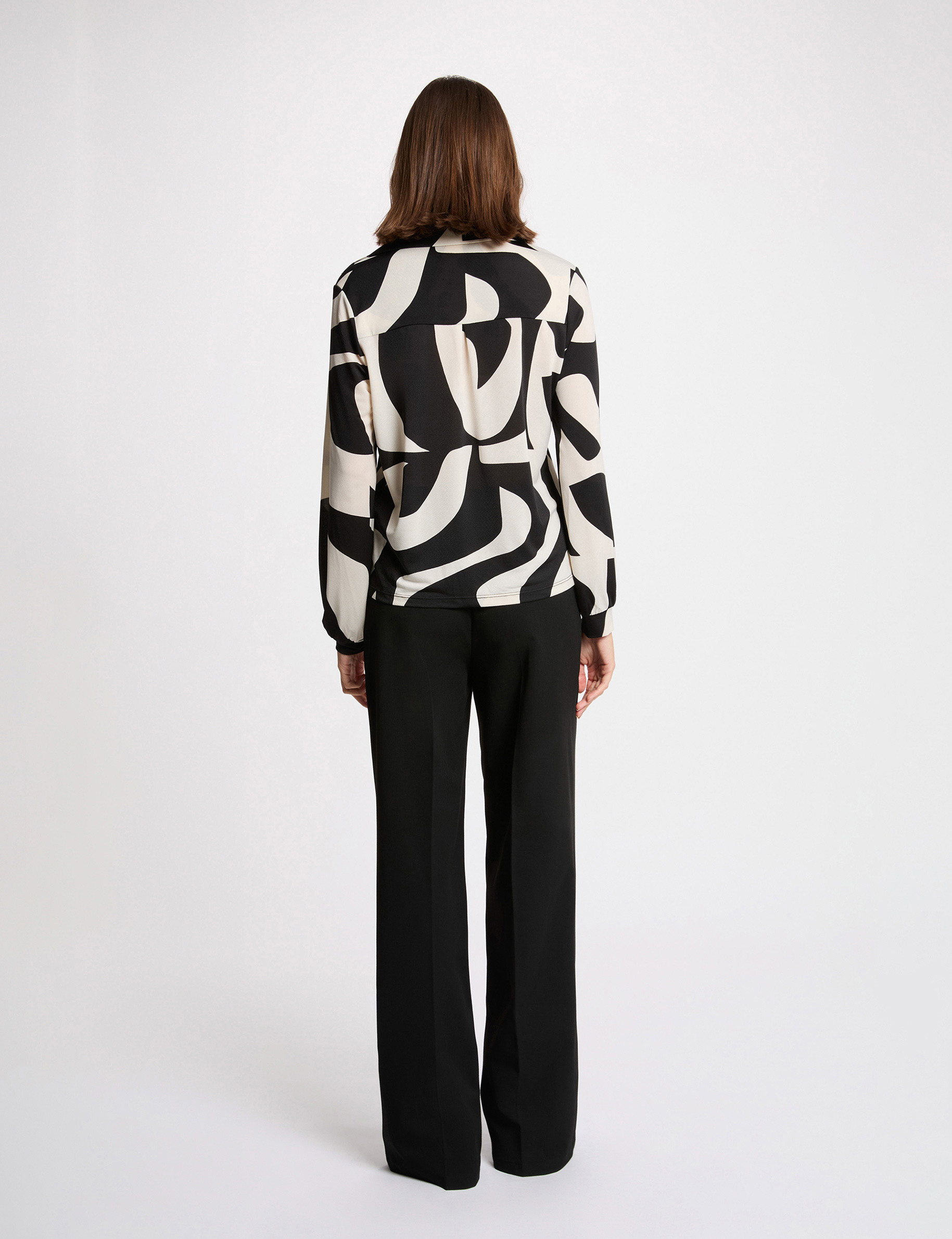 T-shirt with a turned-up collar white women