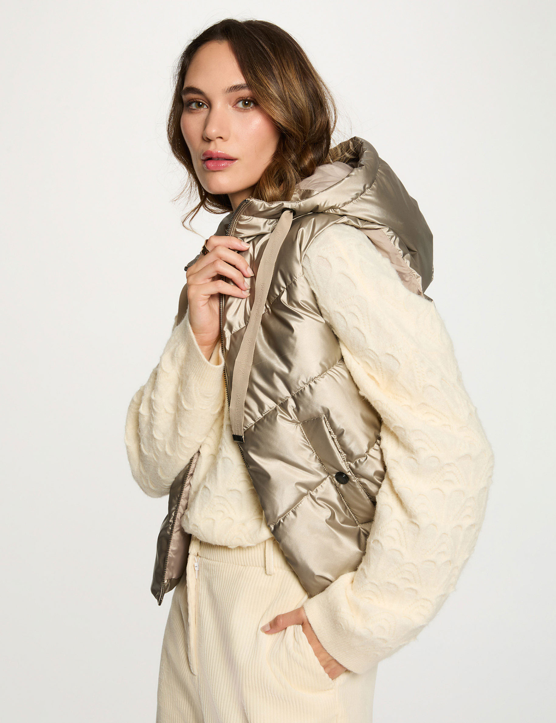 Shiny sleeveless puffer gold yellow women