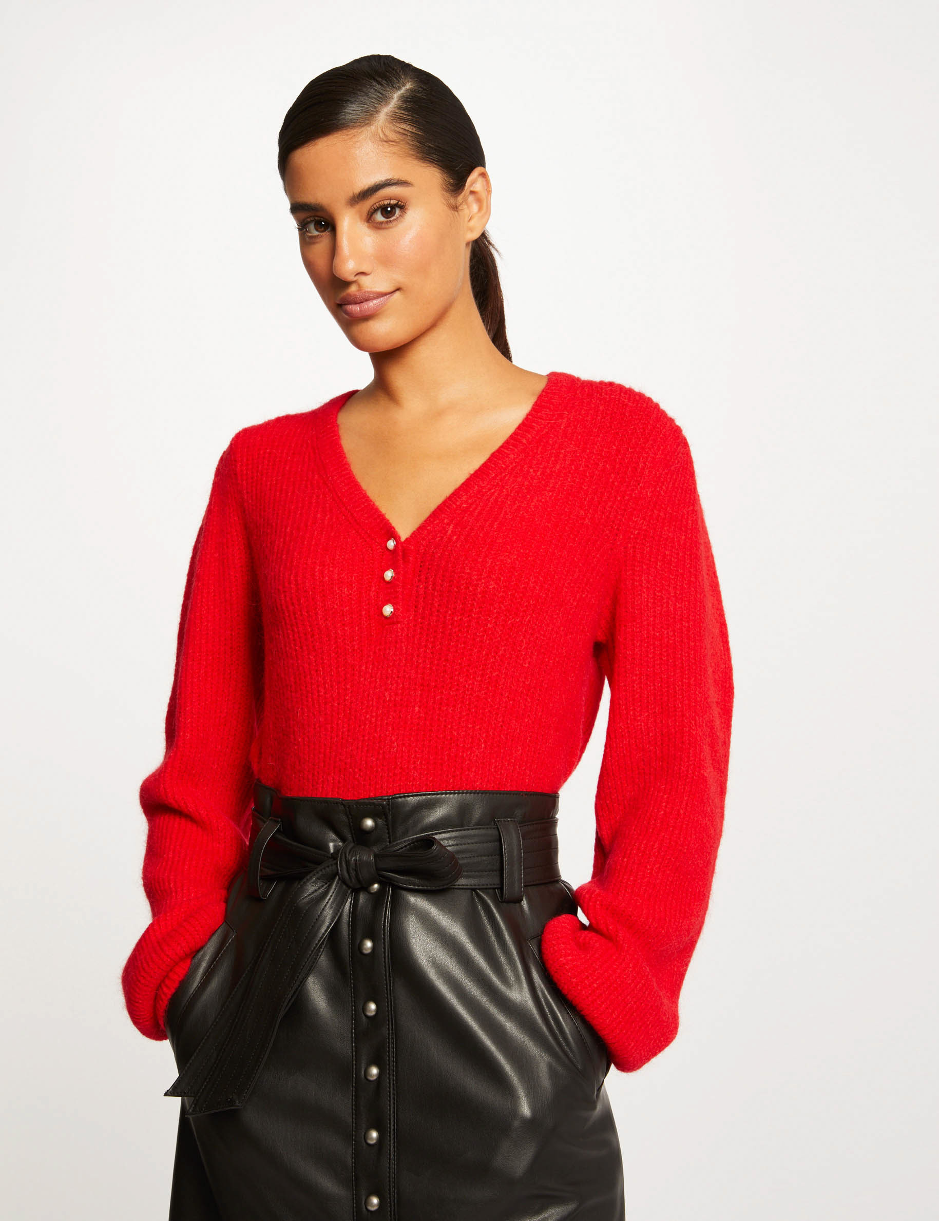 Long-sleeved jumper with V-neck red ladies' Long-sleeved jumper with V-neck red ladies'