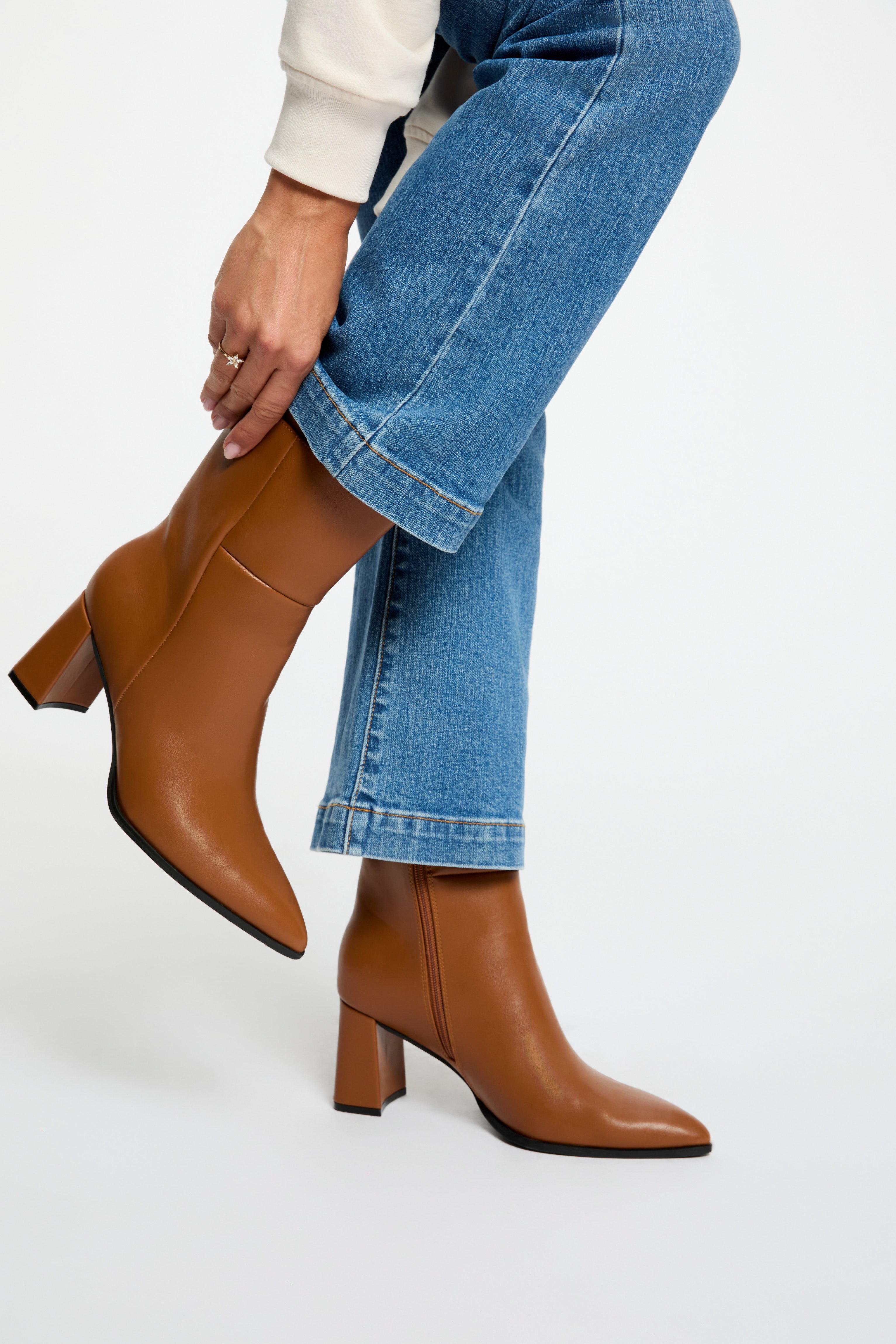 Heeled ankle boots camel women