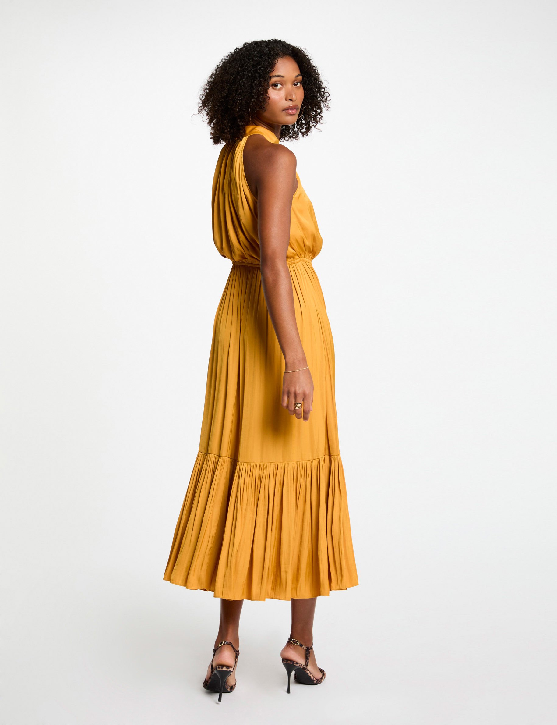 robe longue evasee fluide jaune moutarde femme Robe longue évasée fluide jaune moutarde femme