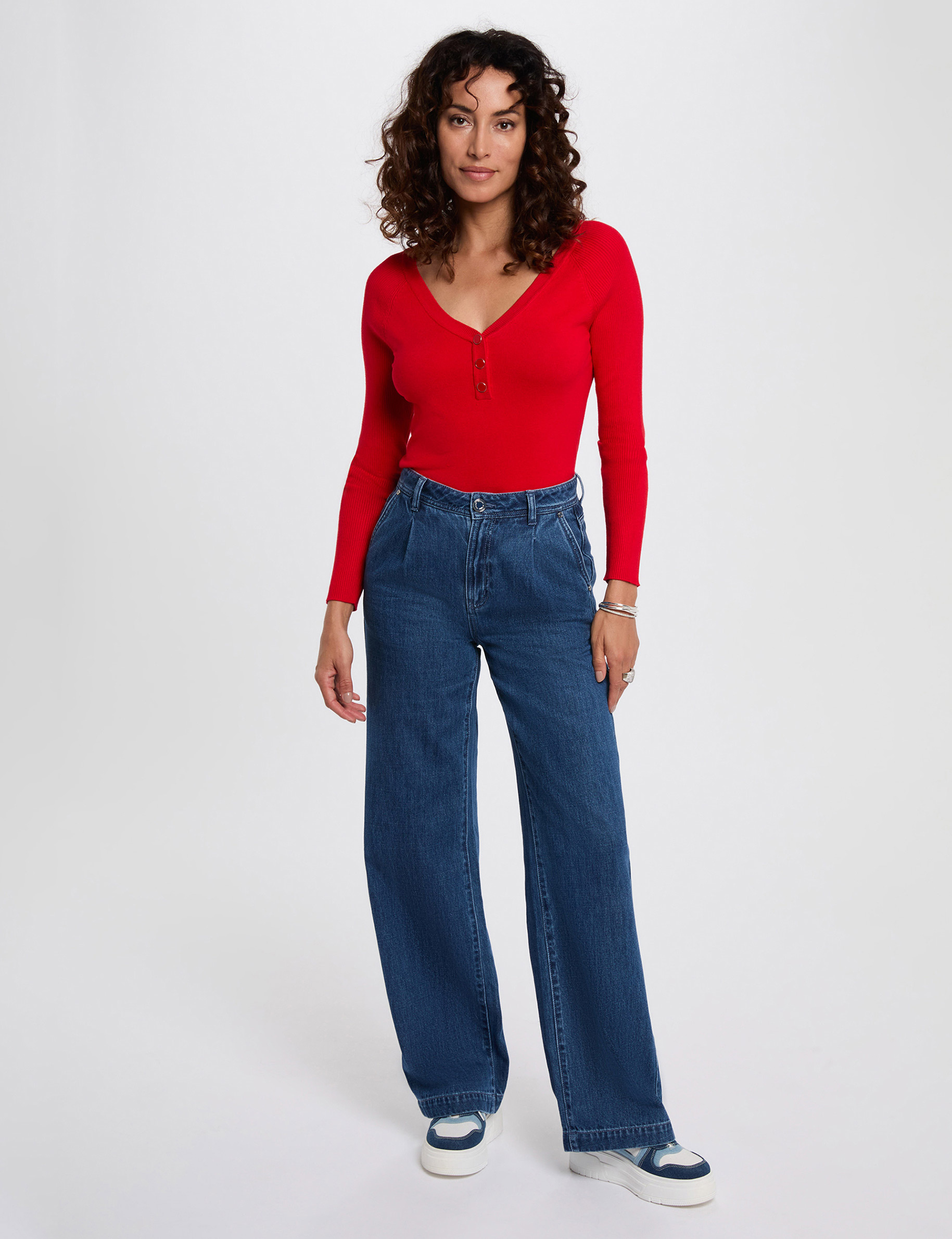 Fitted V-neck sweater red women