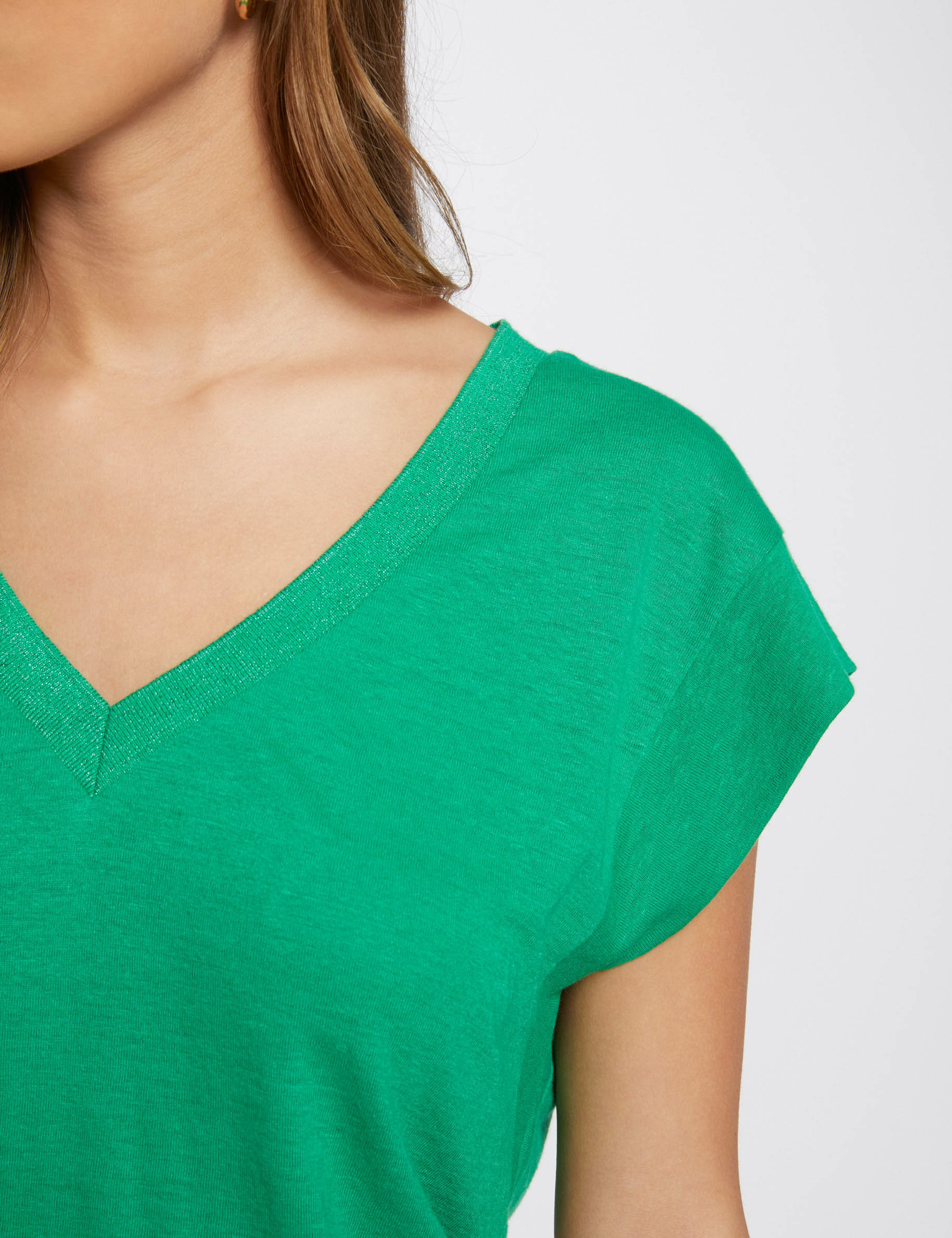 short sleeved t shirt with v neck khaki green women Short-sleeved t-shirt with V-neck khaki green women