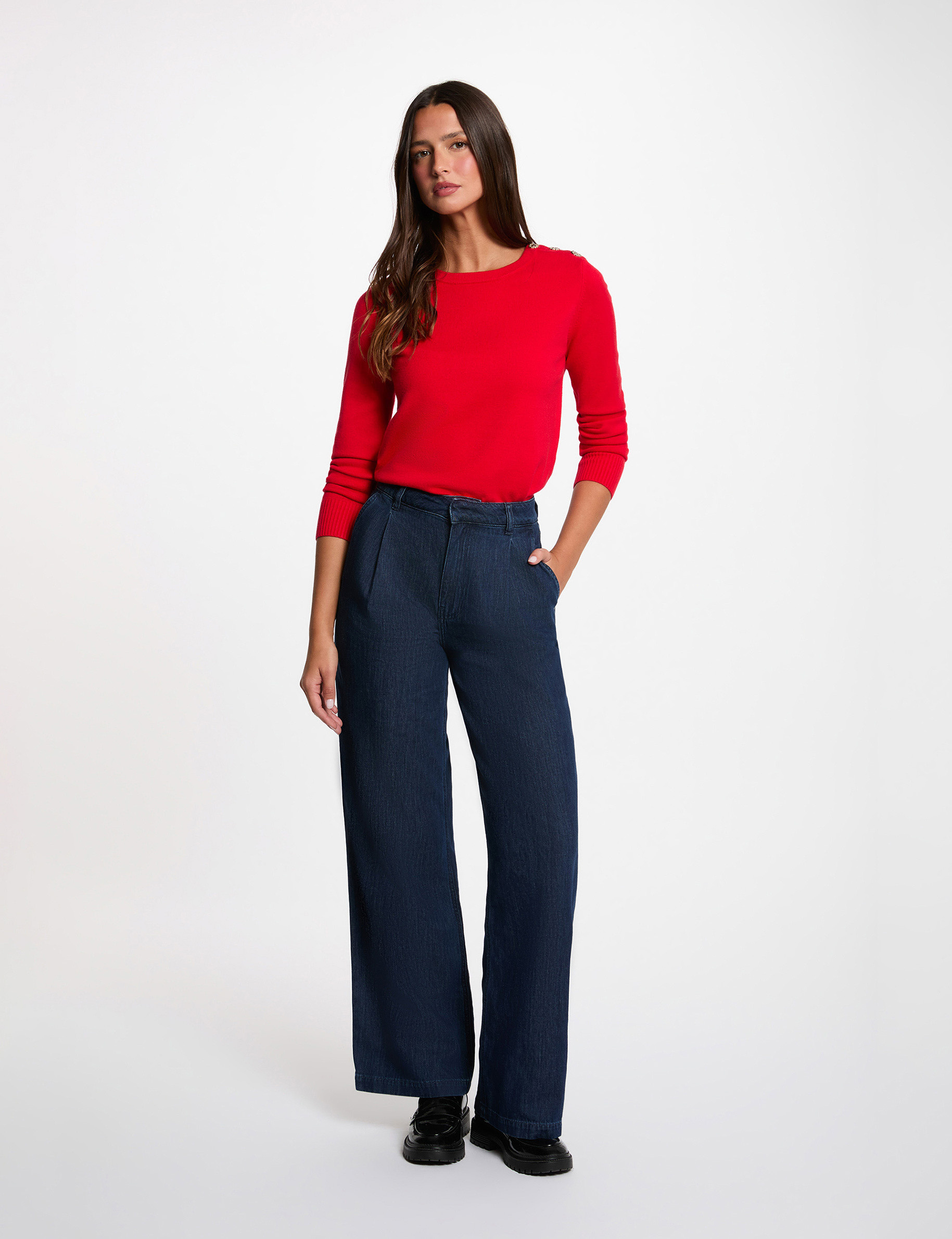 Sweater with round neck and buttons red women