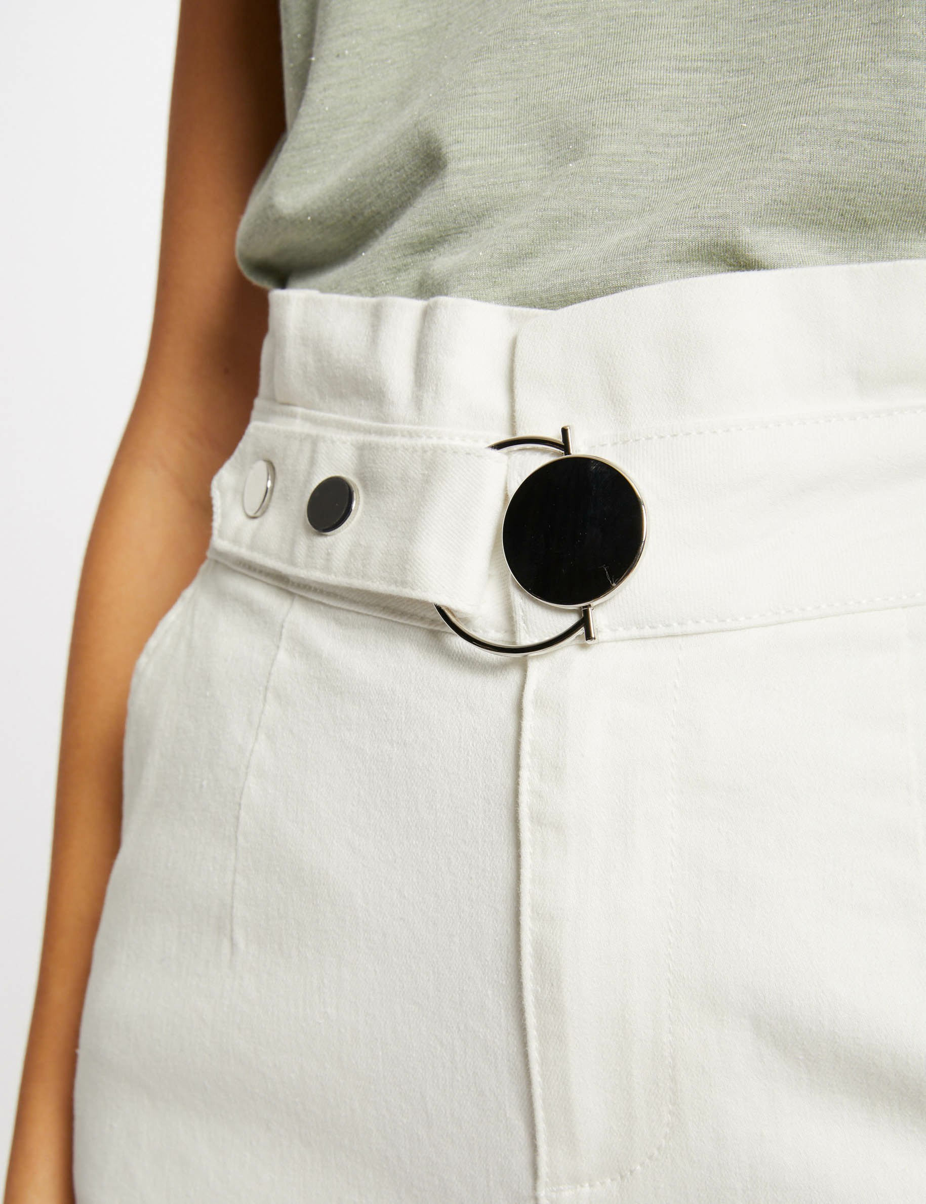 High-waisted straight shorts with buckle ecru ladies' High-waisted straight shorts with buckle ecru ladies'