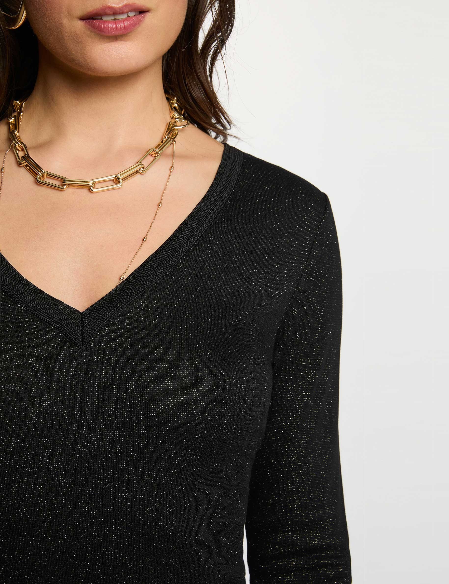 Fitted v-neck t-shirt black women