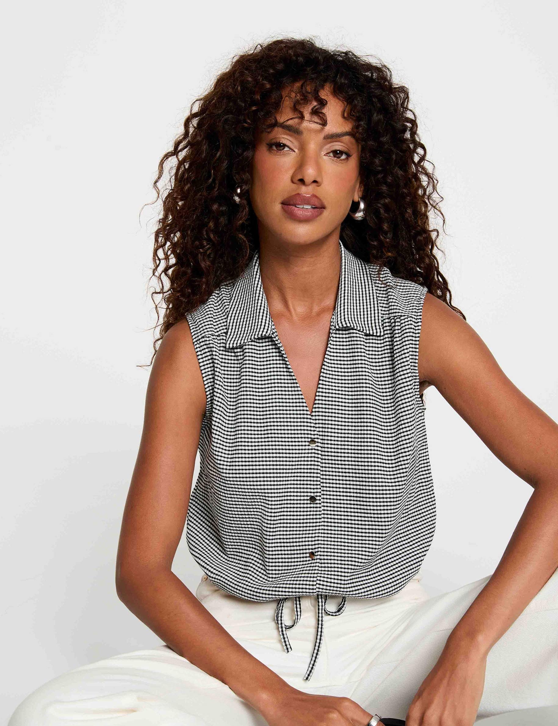 Sleeveless tie-front shirt black women
