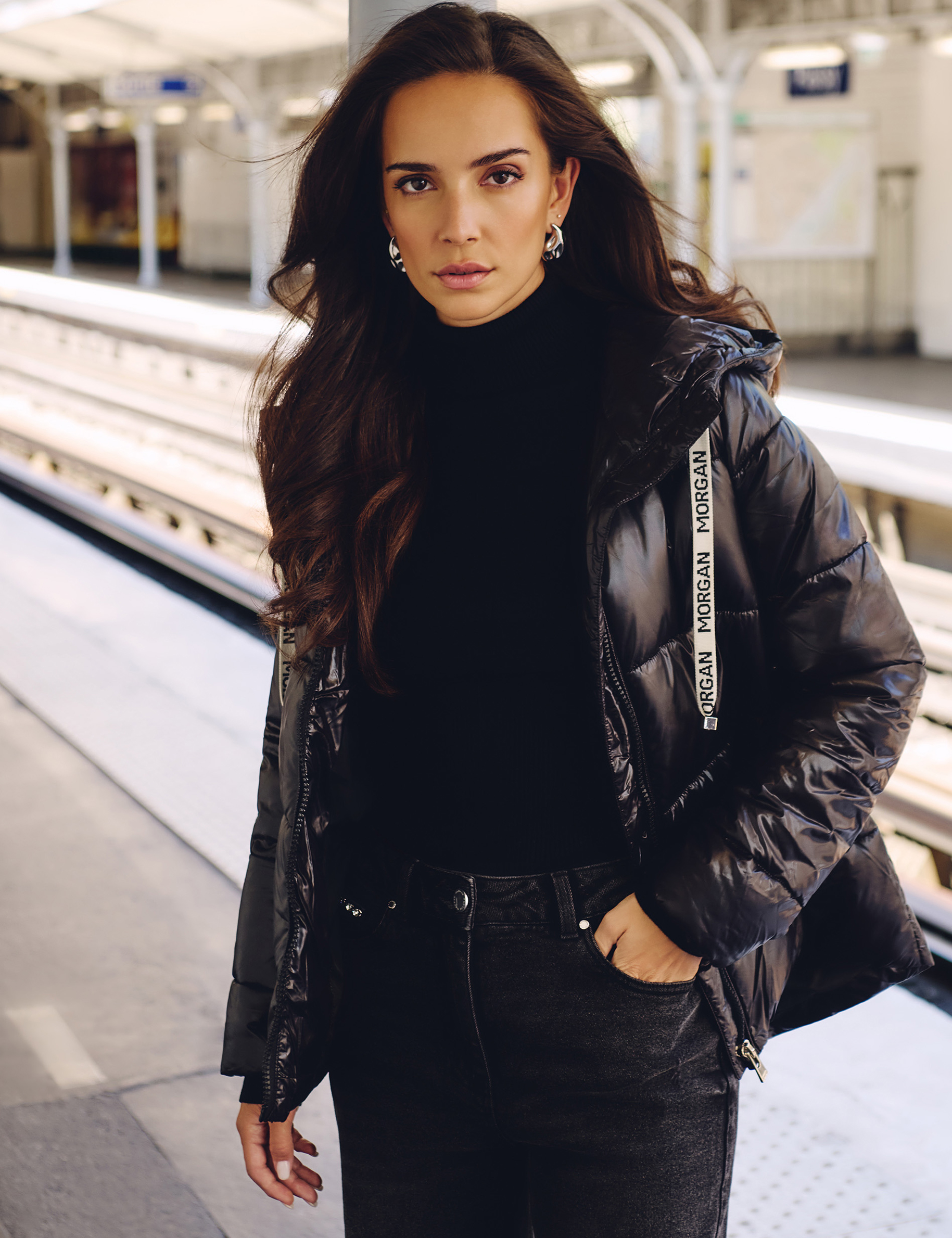 Shiny cropped puffer jacket black women