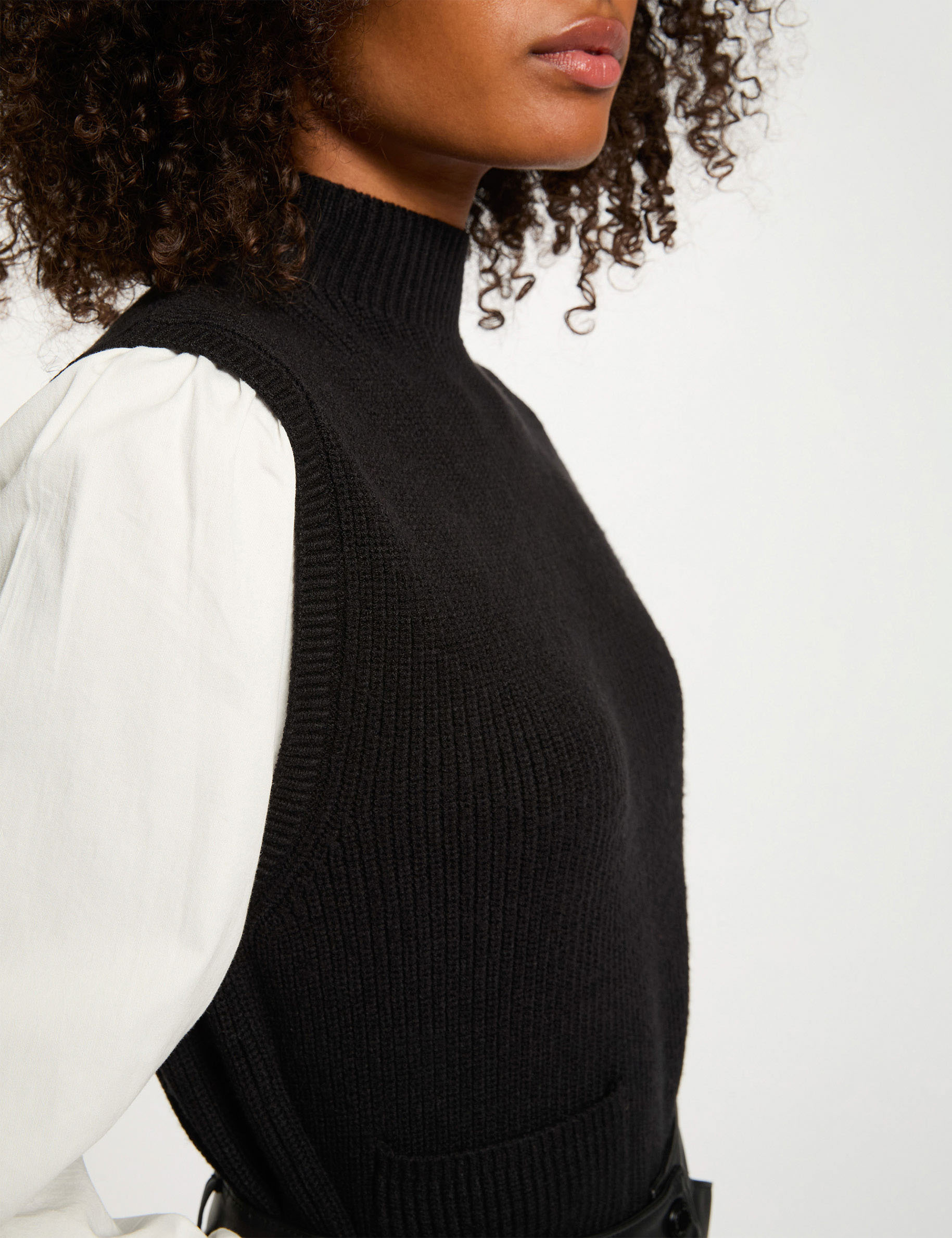 pull court sans manches noir femme Pull court sans manches noir femme
