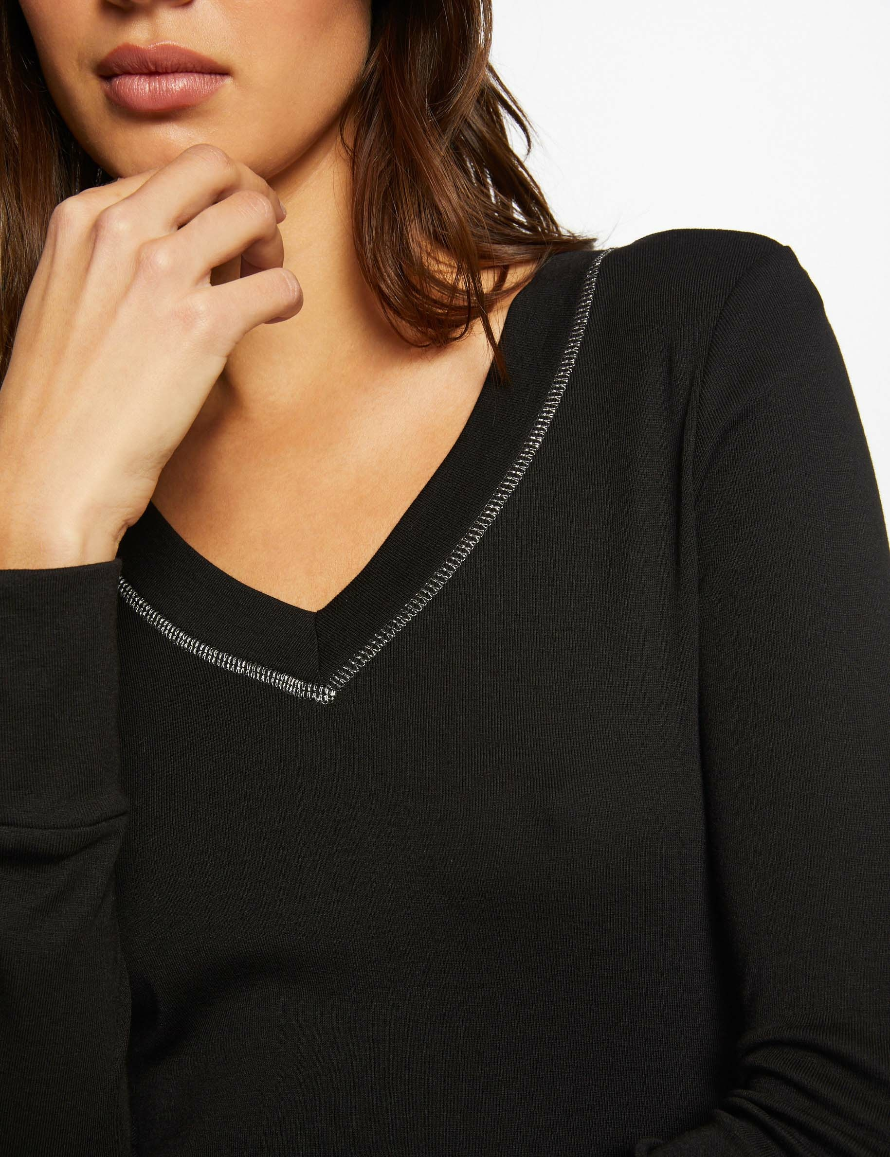 Long-sleeved t-shirt with V-neck black ladies' Long-sleeved t-shirt with V-neck black ladies'
