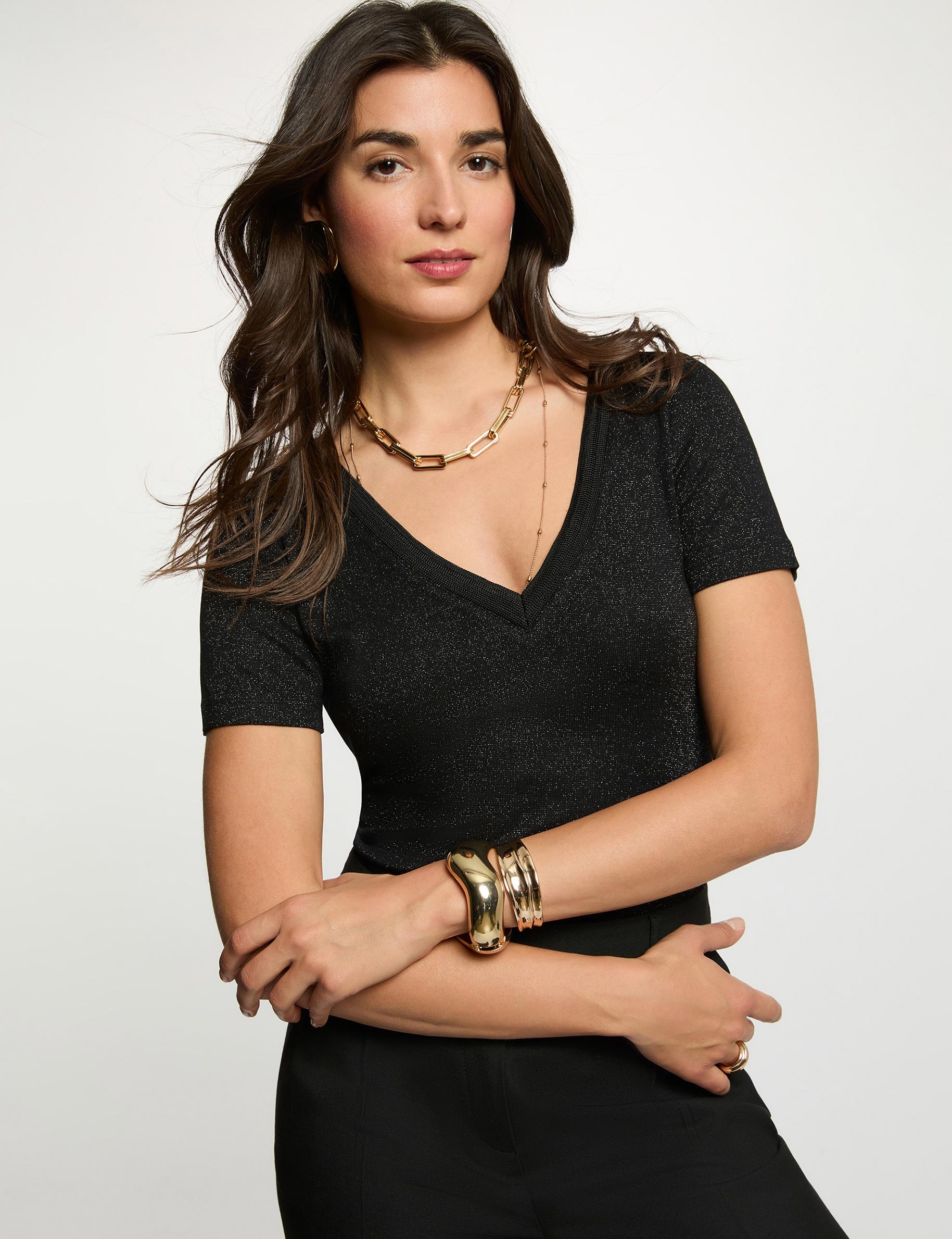 Fitted v-neck t-shirt black women