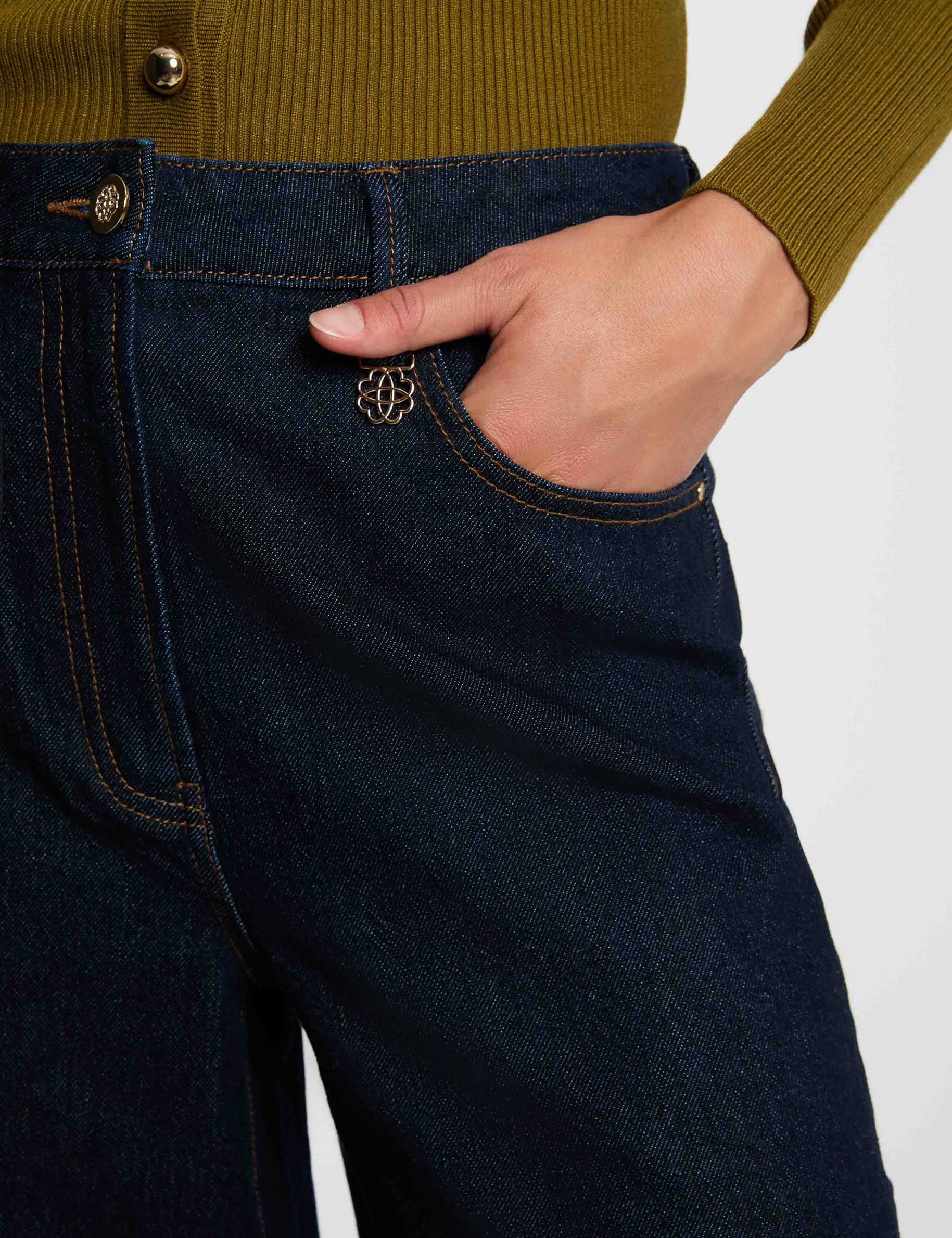 High-waisted wide-leg jeans blue women