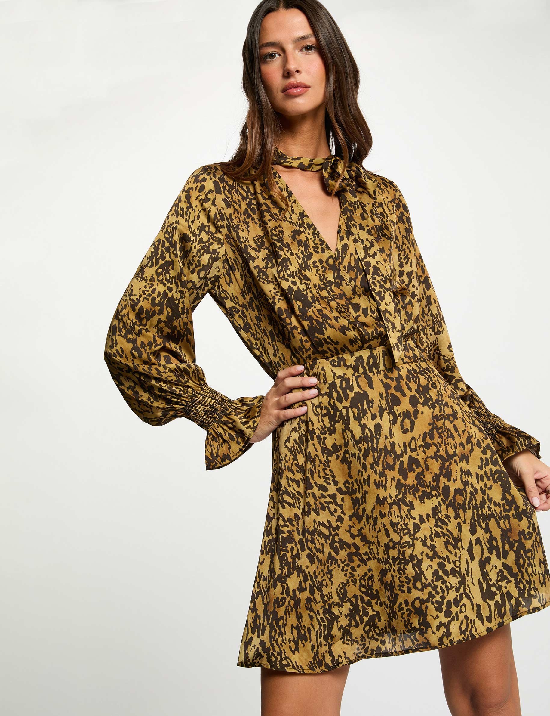 Robe courte satinée multicolore femme