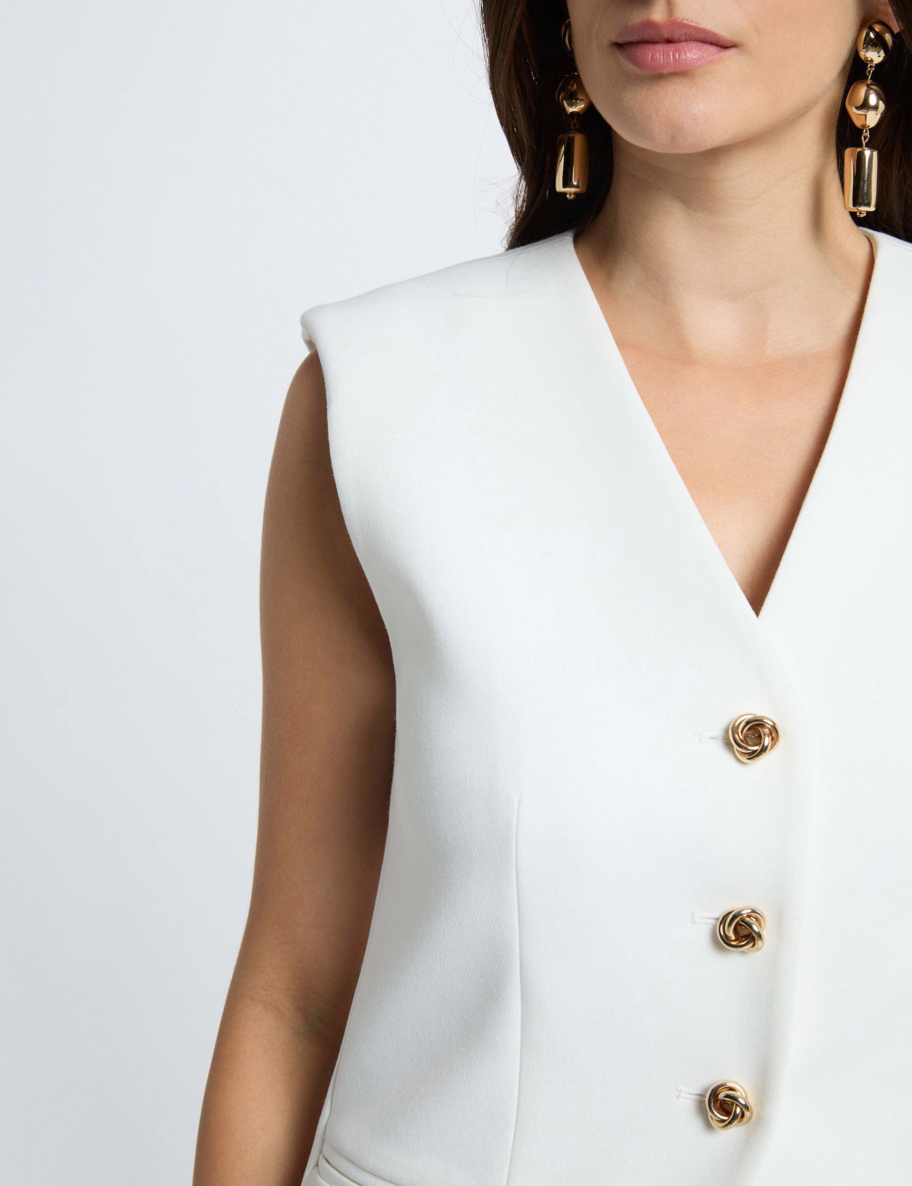 Fitted sleeveless jacket white women