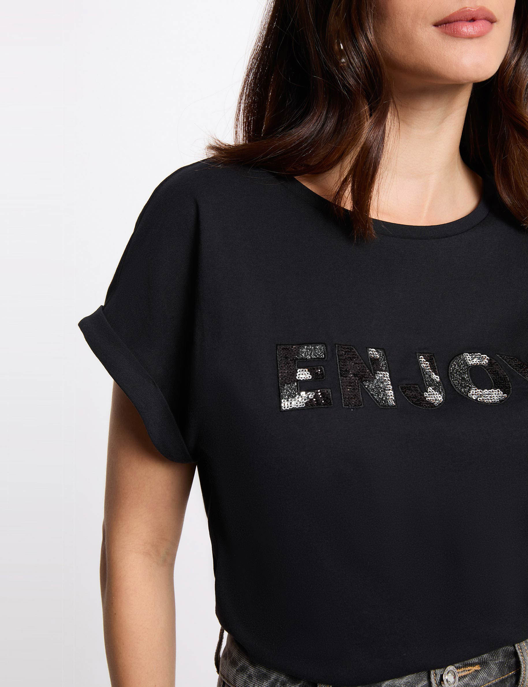 T-shirt with embroidered sleeves black women