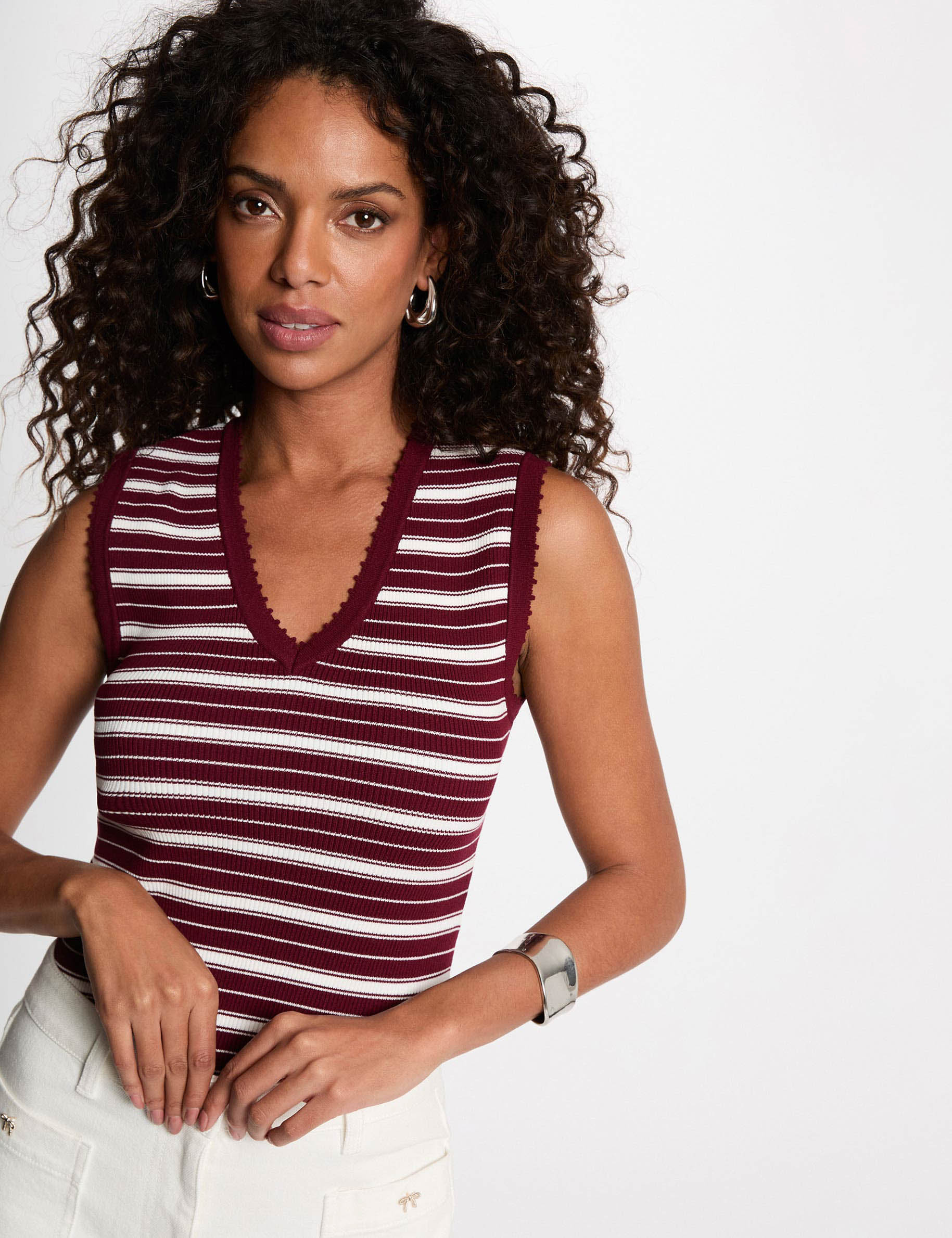 Sleeveless V-neck sweater bordeaux women