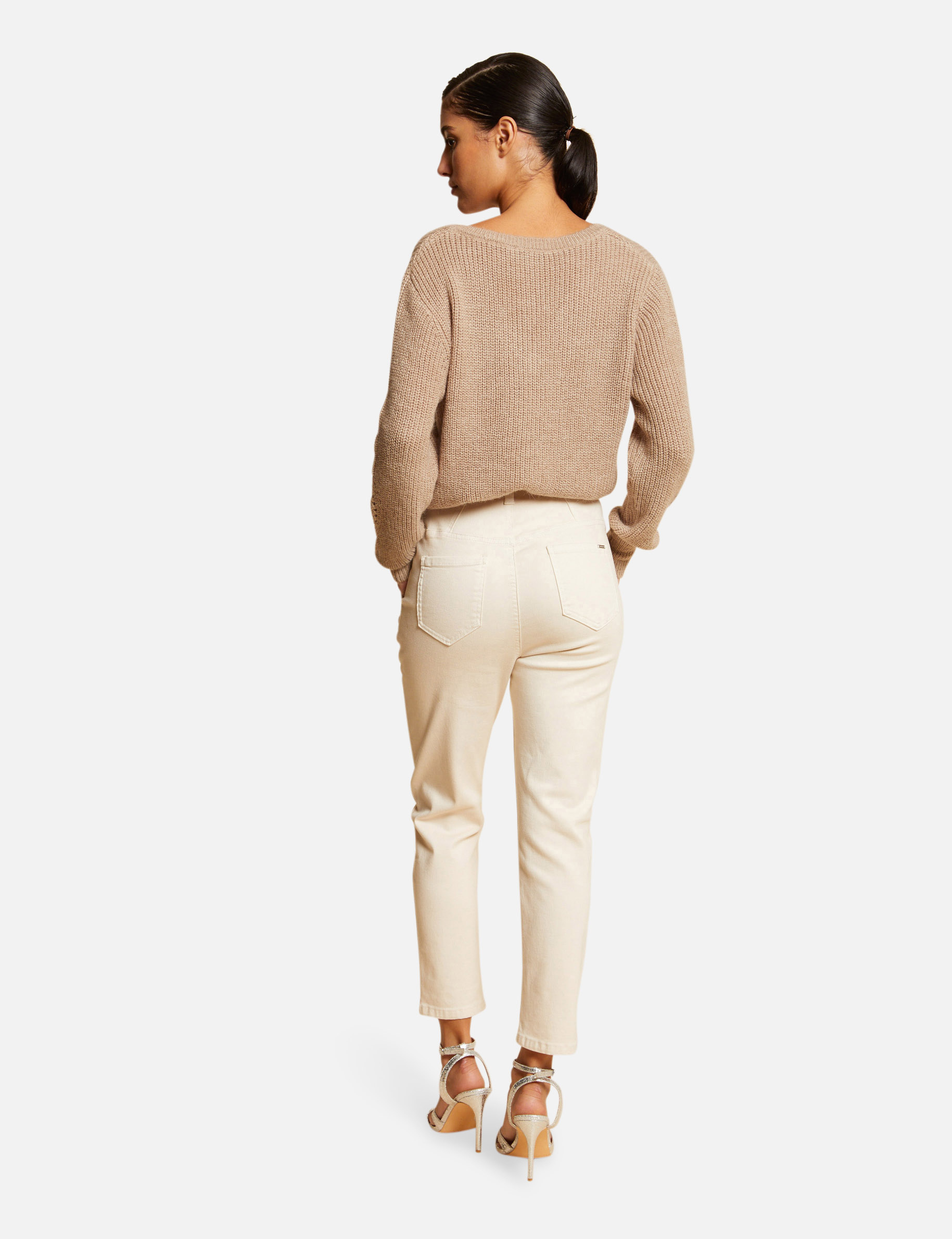 Long-sleeved jumper with V-neck taupe ladies' Long-sleeved jumper with V-neck taupe ladies'
