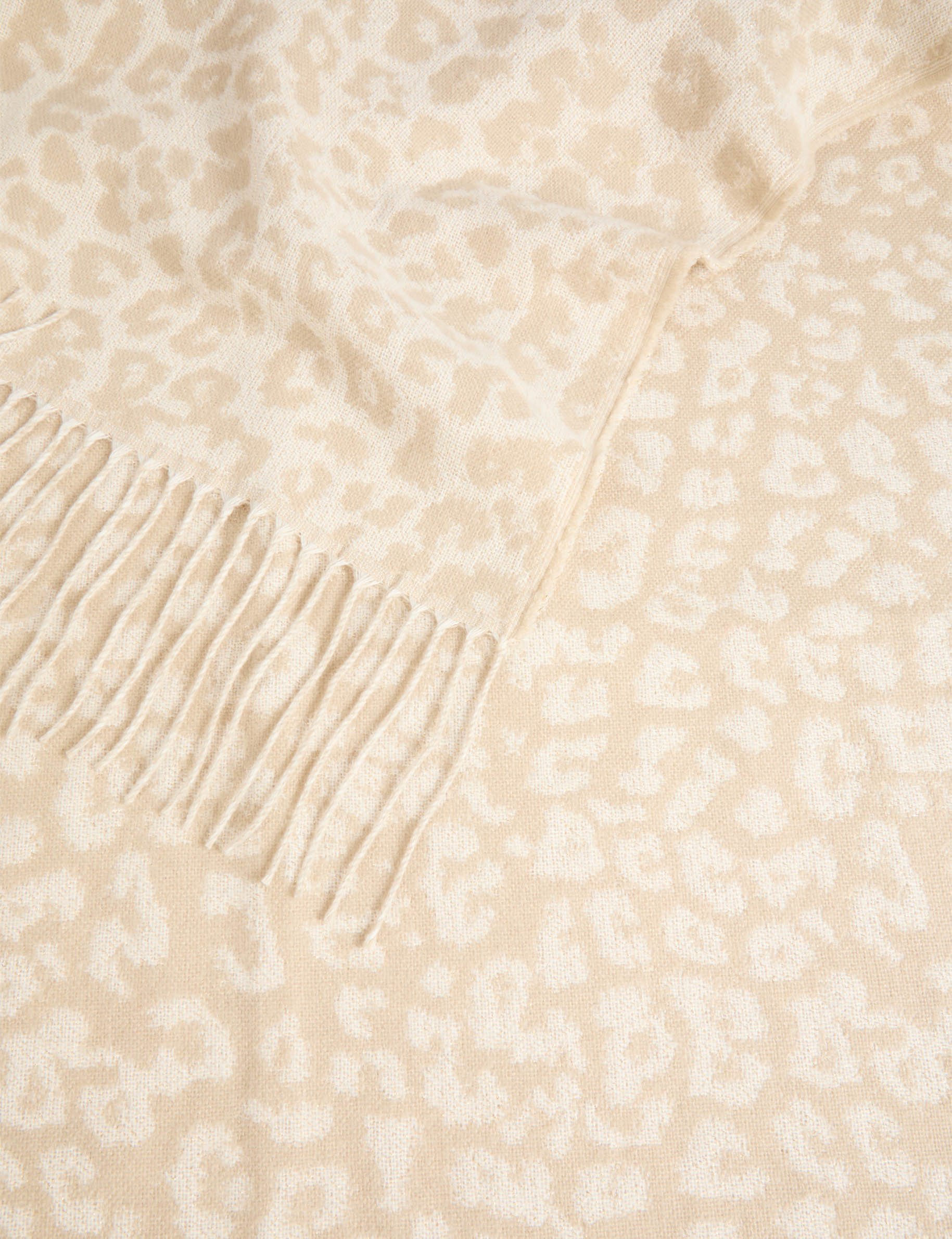 scarf with leopard print ivory women Scarf with leopard print ivory women