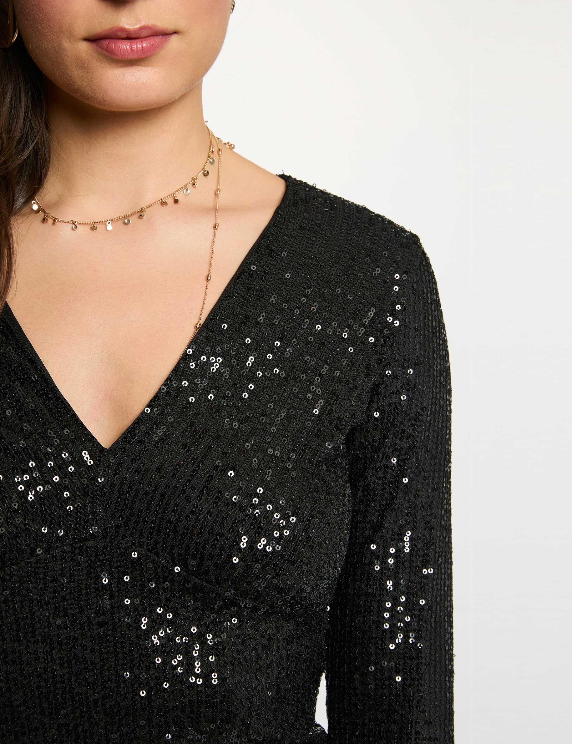 Fitted v-neck t-shirt black women