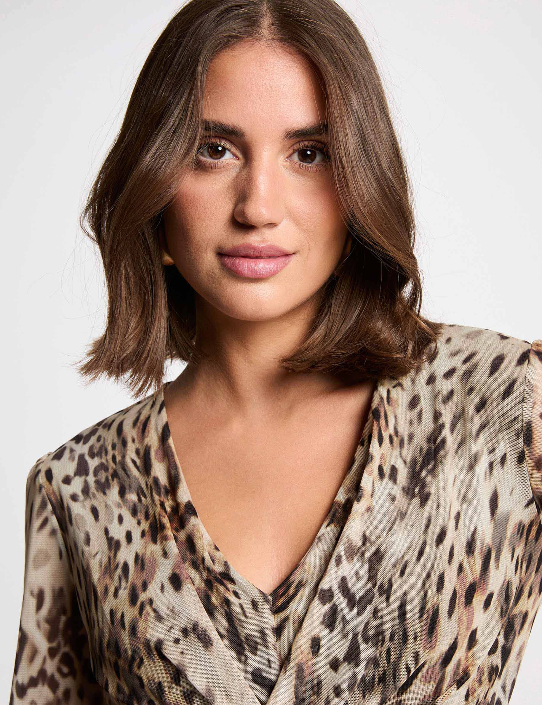 T-shirt col v cintré multicolore femme