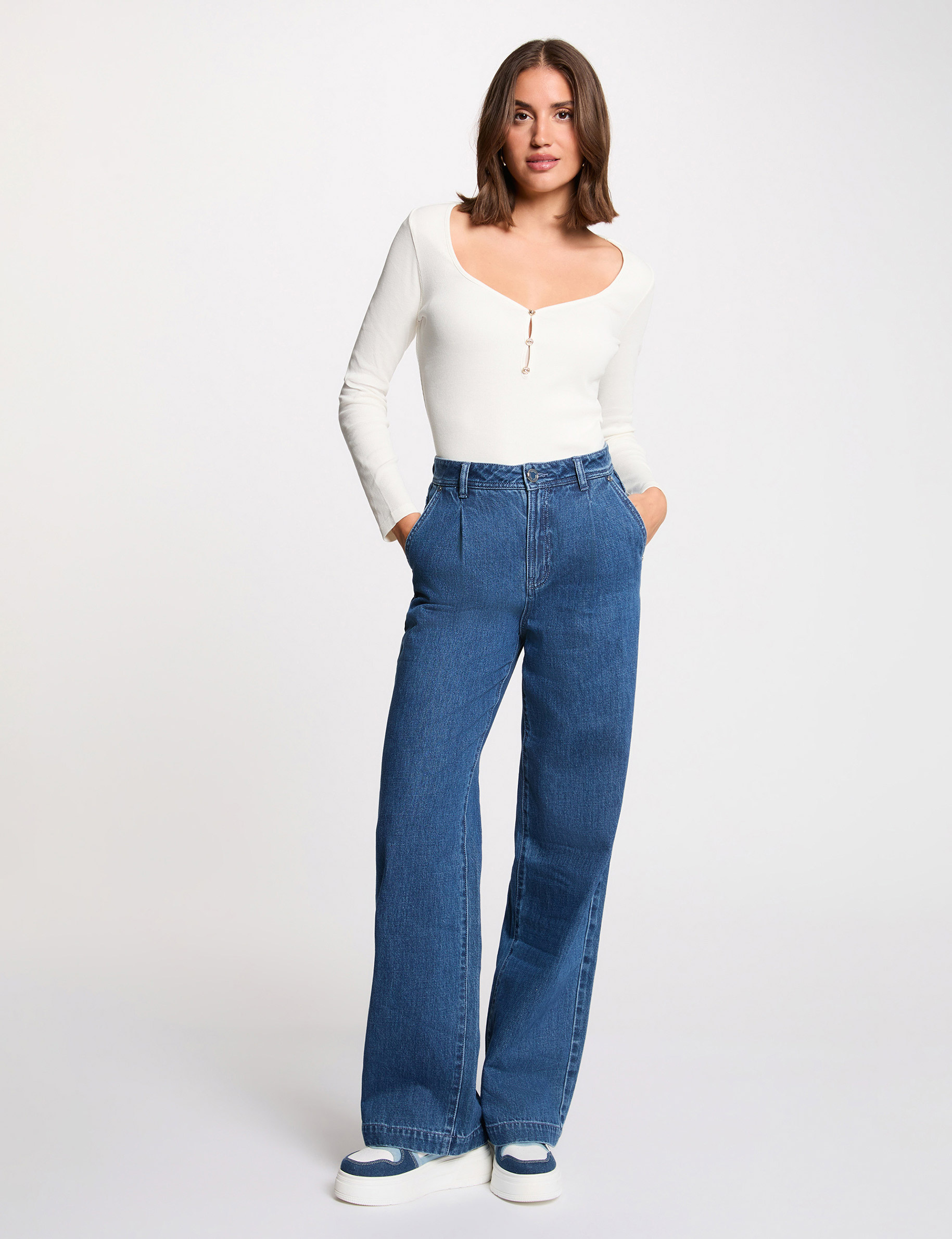 T-shirt with heart neckline white women