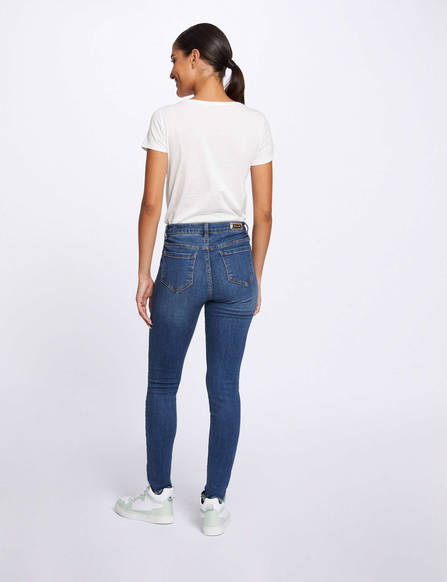 Short-sleeved t-shirt with embroidery ecru ladies' Short-sleeved t-shirt with embroidery ecru ladies'