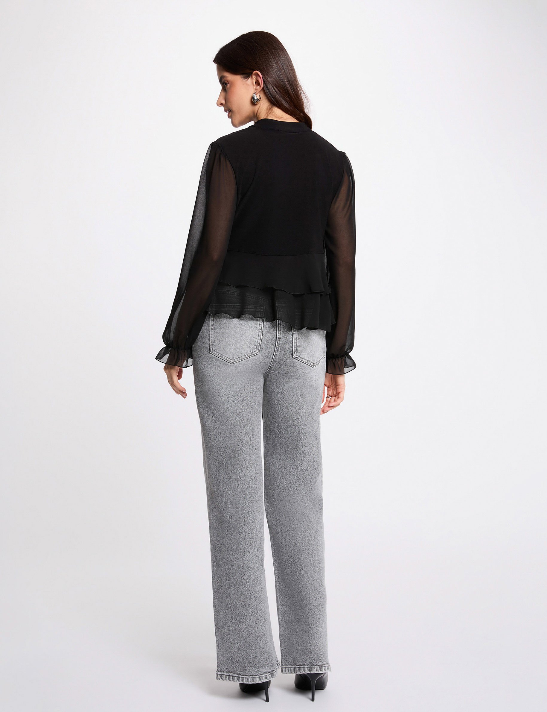 T-shirt with ruffled v-neck black women