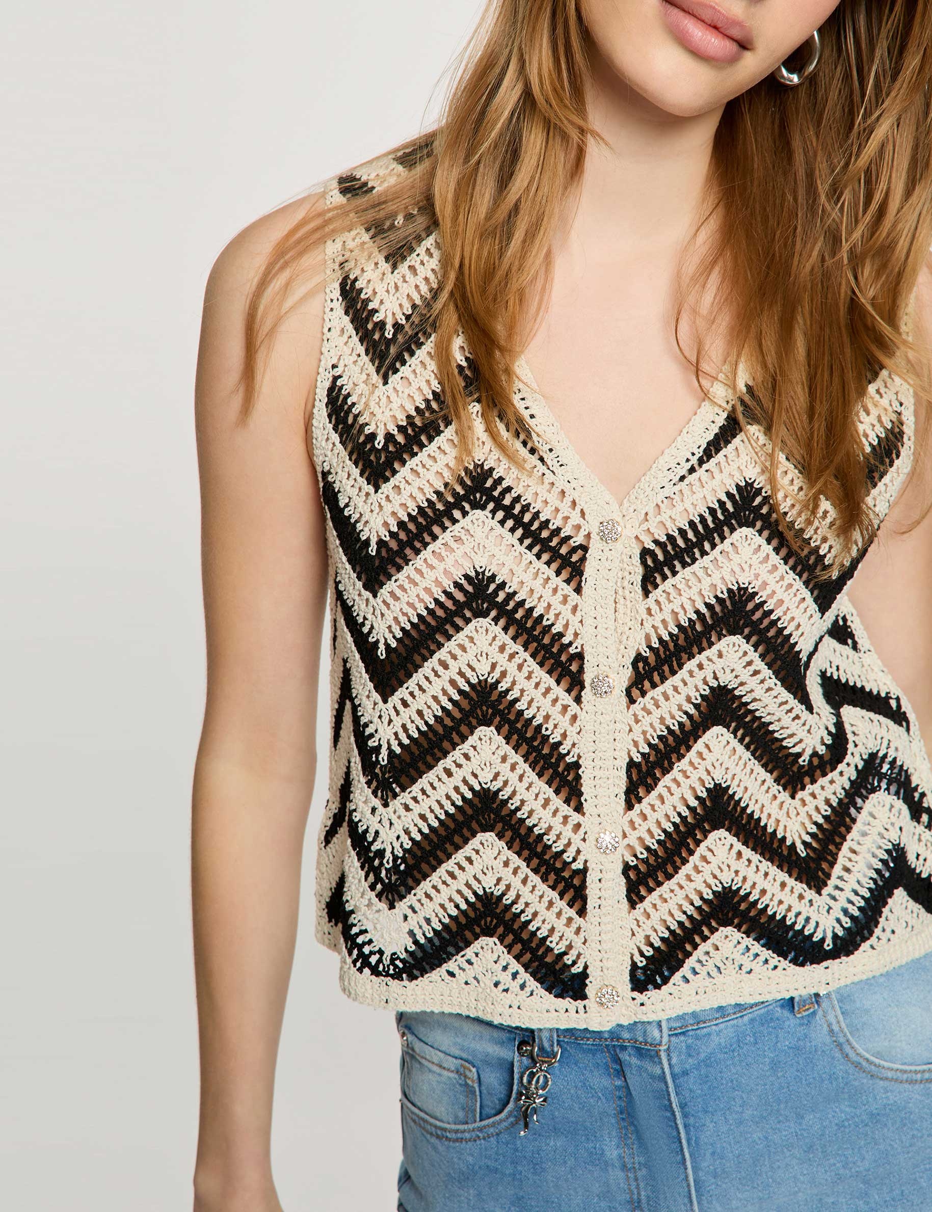 Sleeveless V-neck cardigan black women