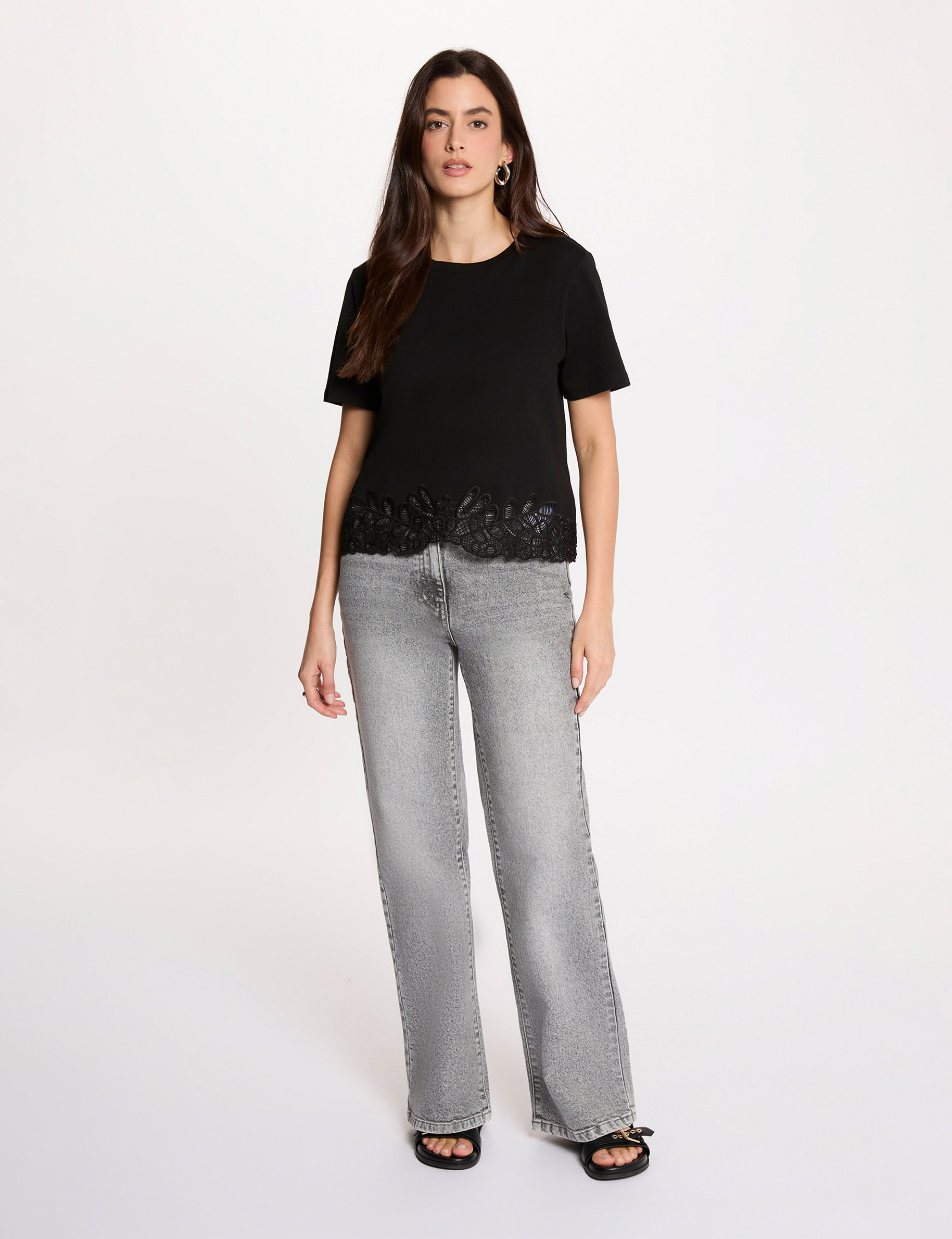 Embroidered round neck t-shirt black women