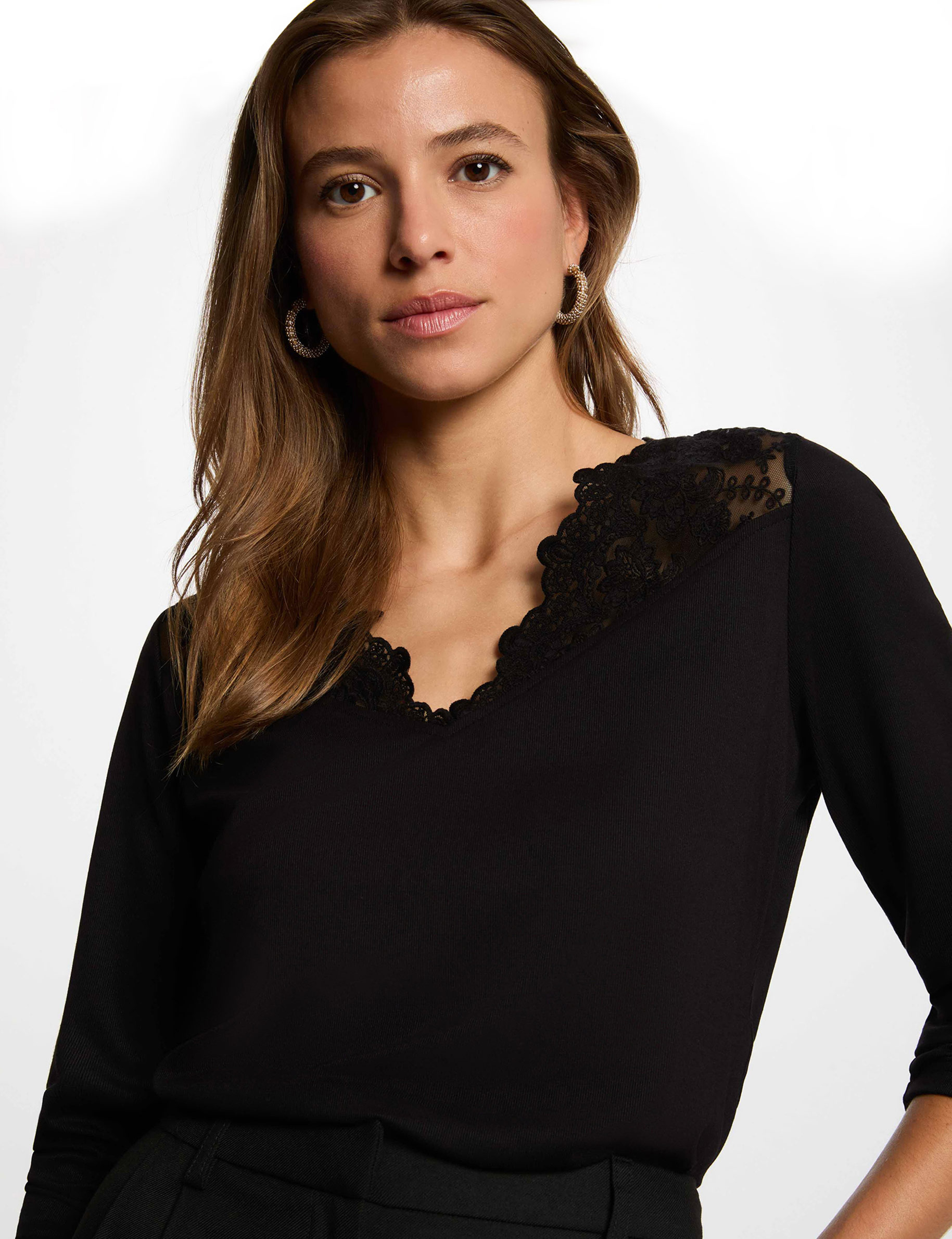 Lace V-neck t-shirt black women