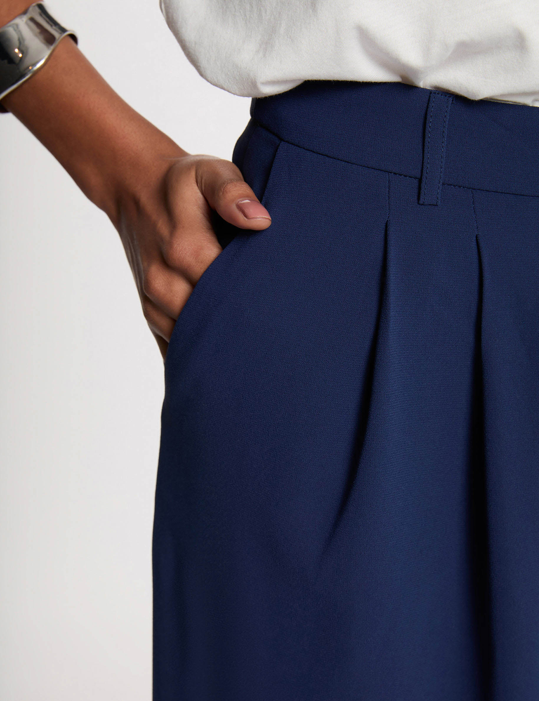 Flowy wide-leg trousers navy blue women