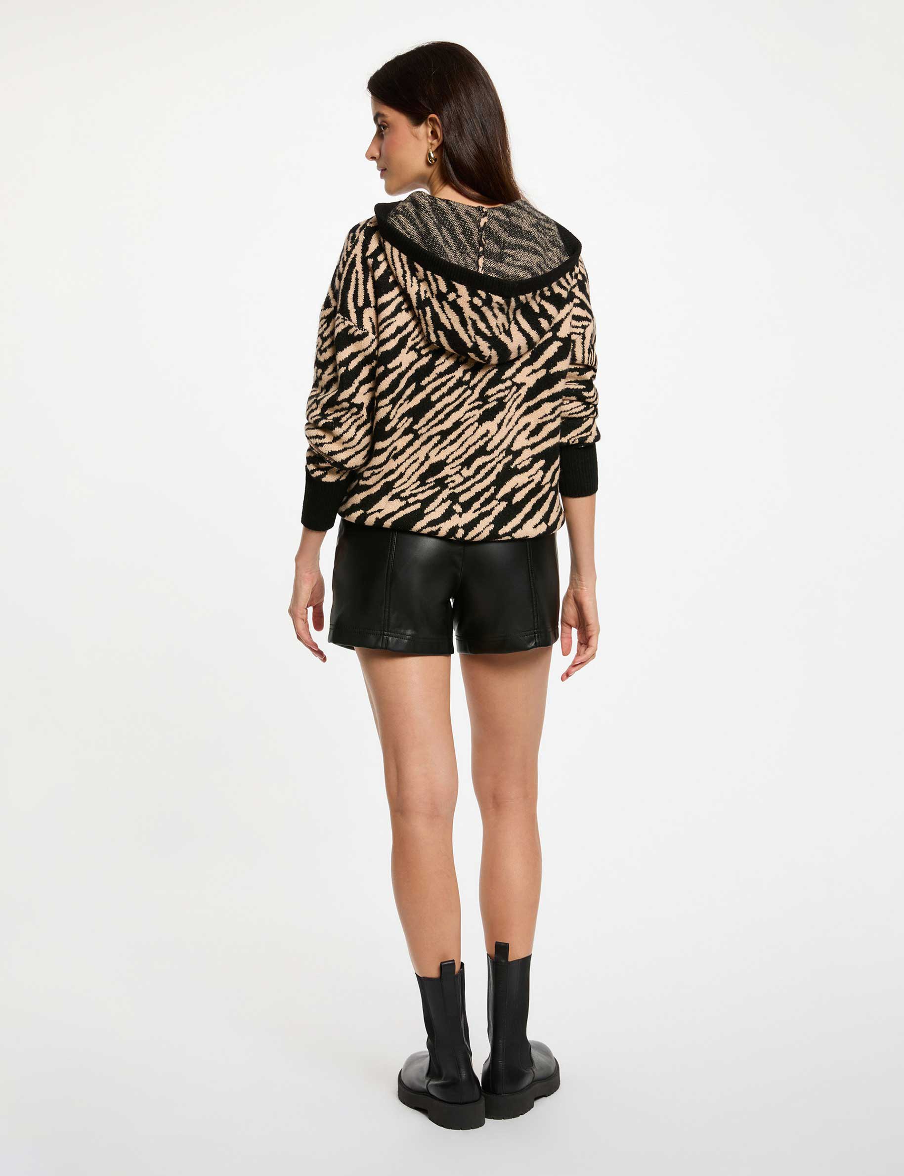 pull court a capuche noir femme Pull court à capuche noir femme