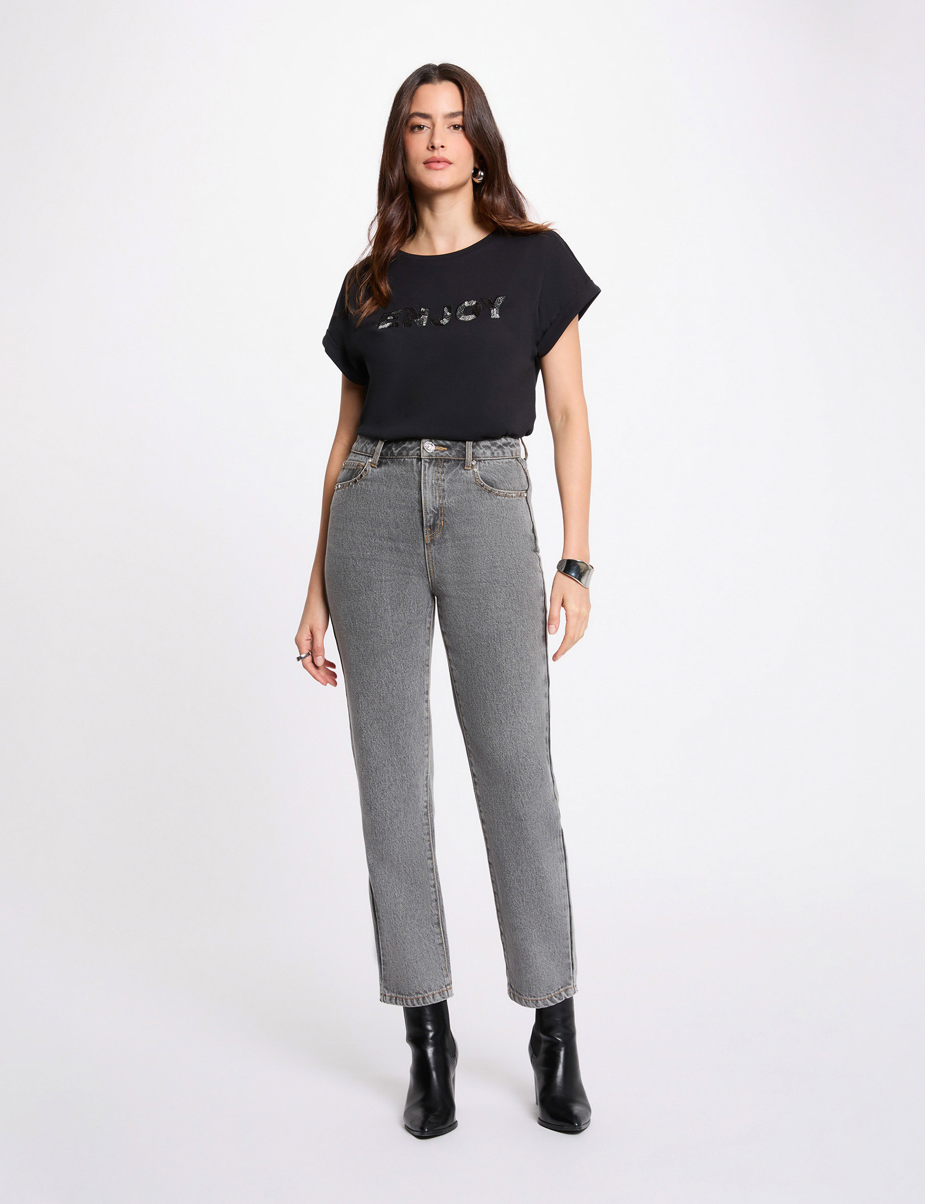 T-shirt with embroidered sleeves black women