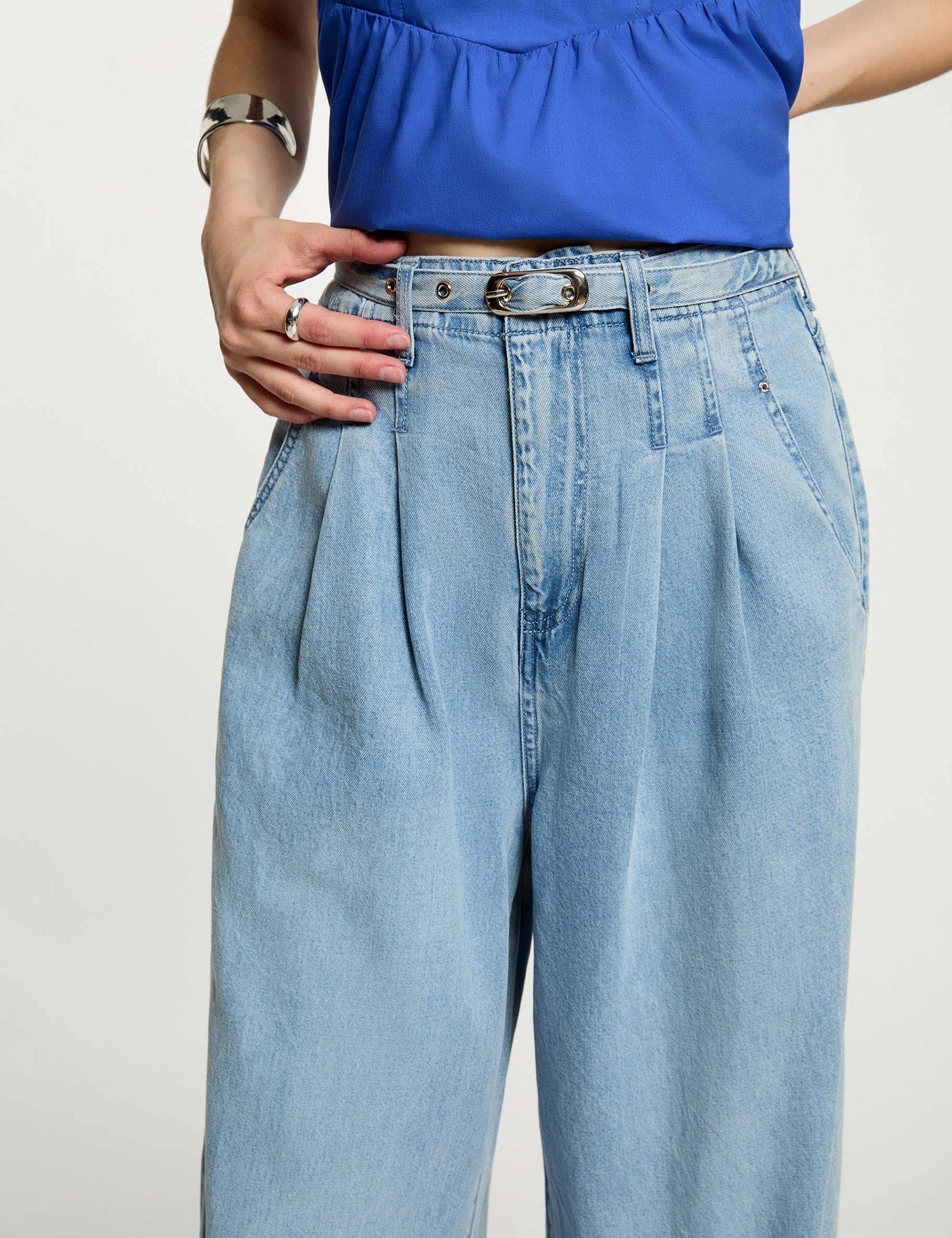 High-waisted wide-leg jeans bleach denim women