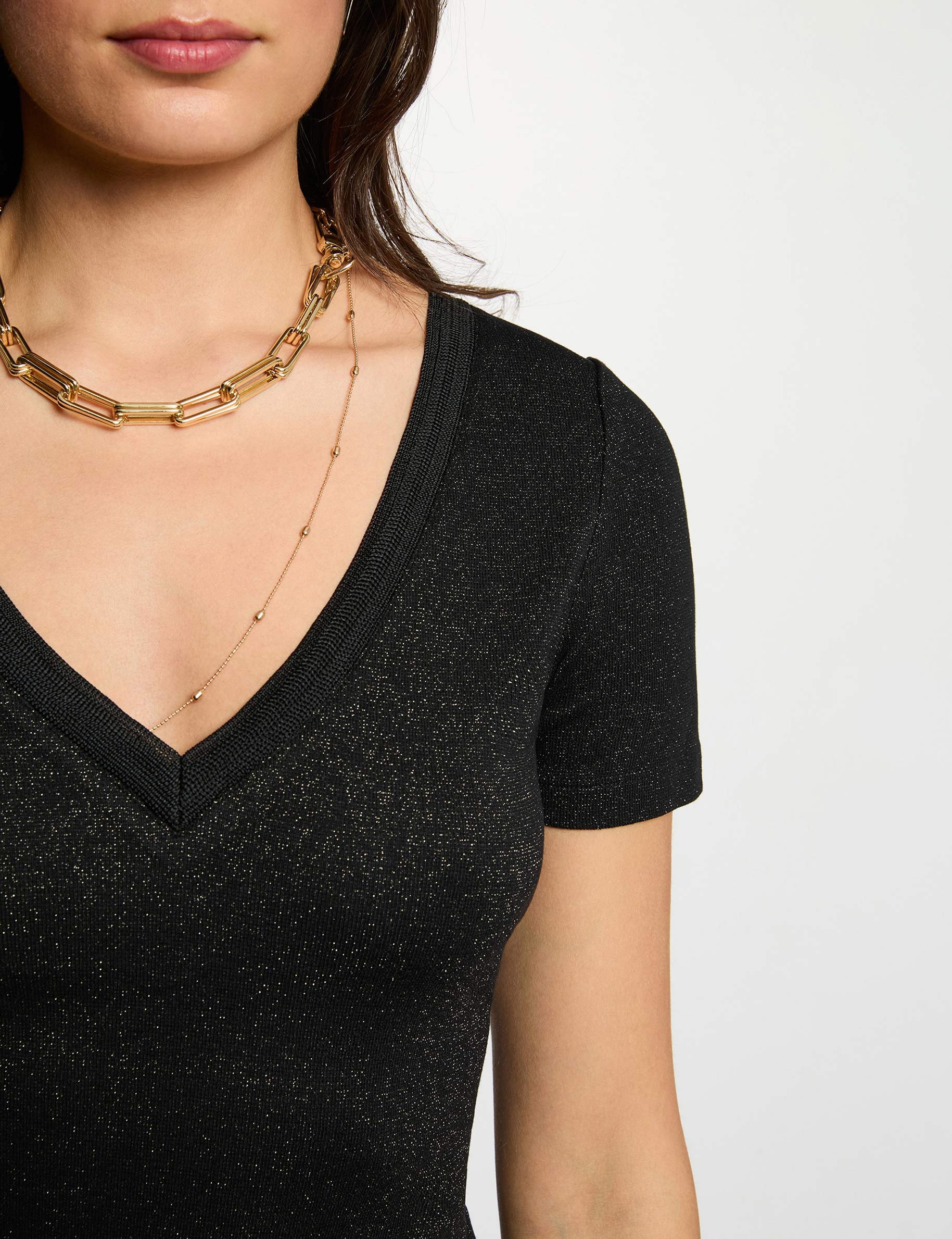 Fitted v-neck t-shirt black women