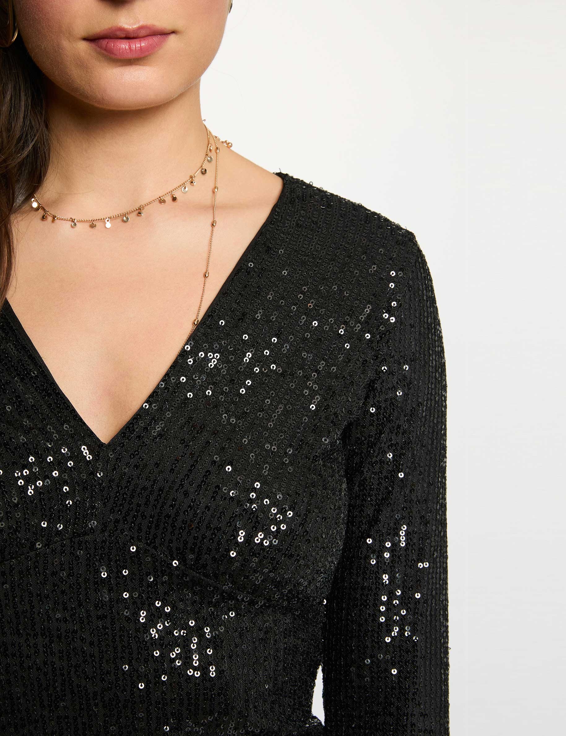 Fitted v-neck t-shirt black women