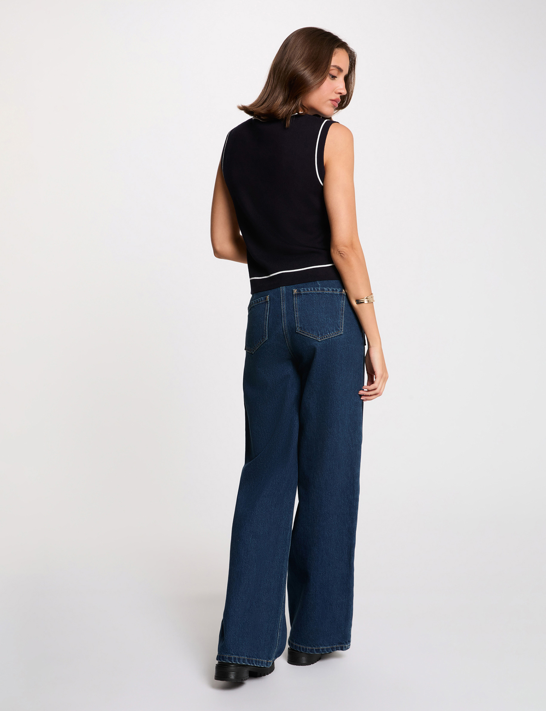 Sleeveless V-neck sweater navy blue women