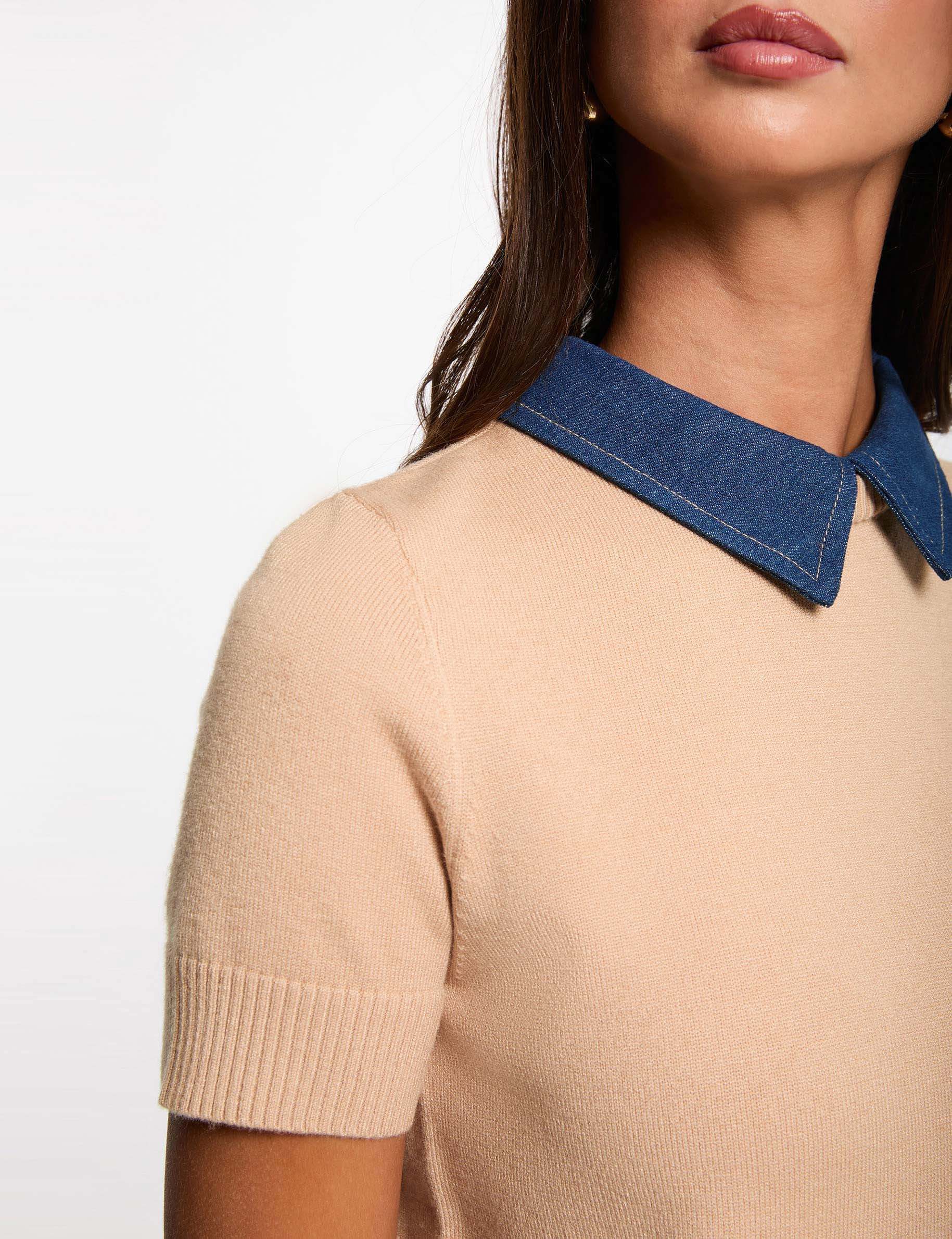 Sweater with a folded collar camel women