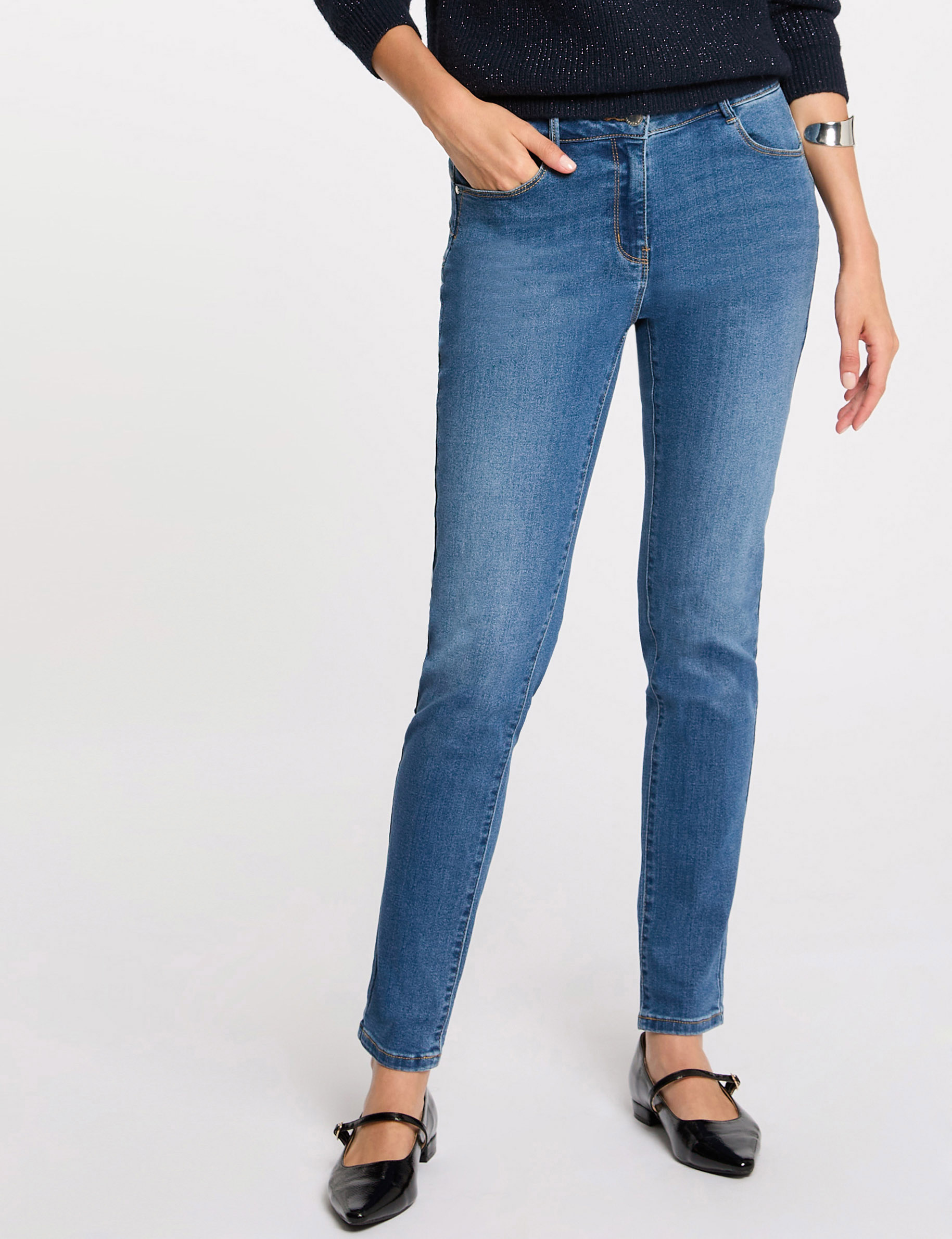 Standard waisted slim jeans stone wash denim women