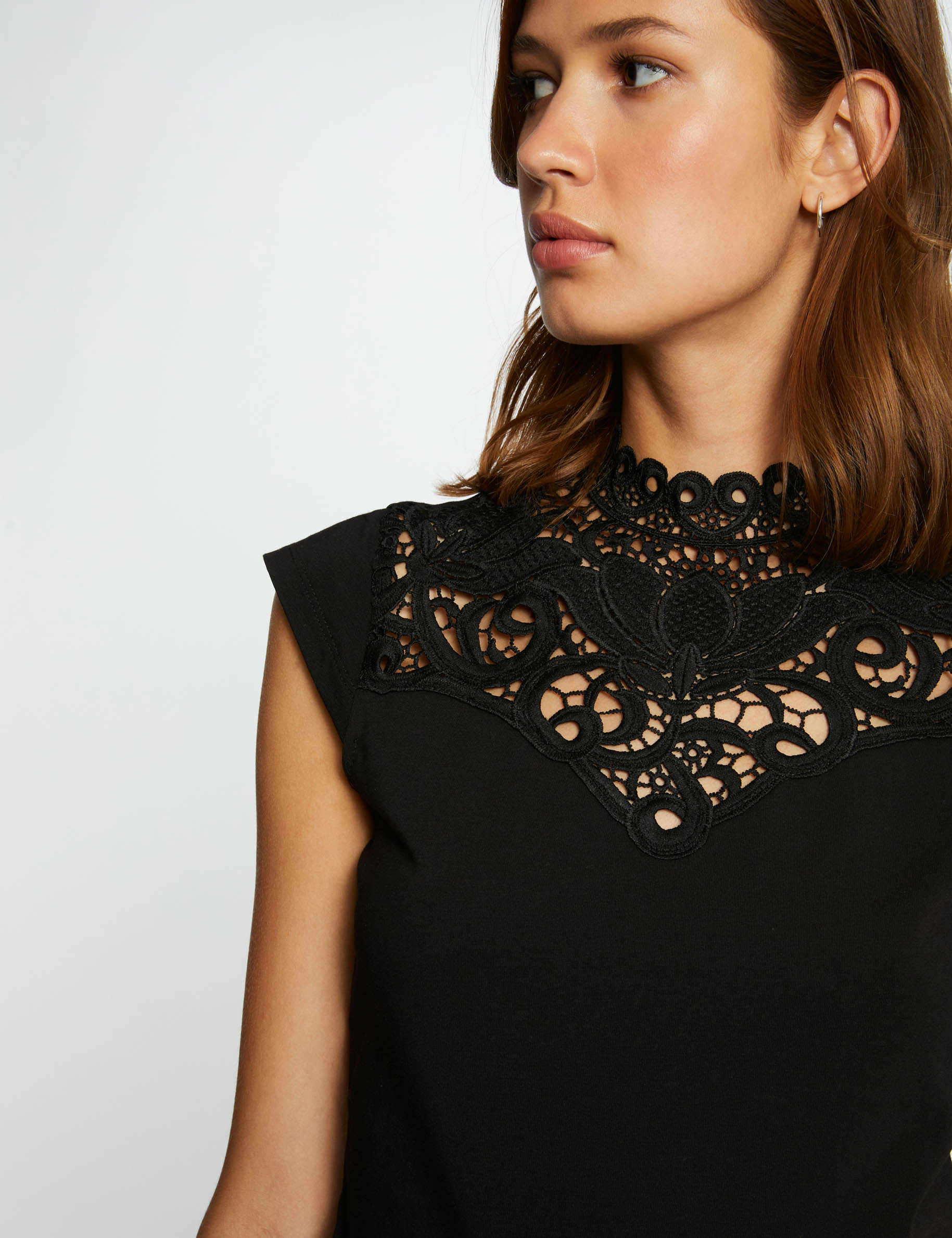 Short-sleeved t-shirt with lace black women