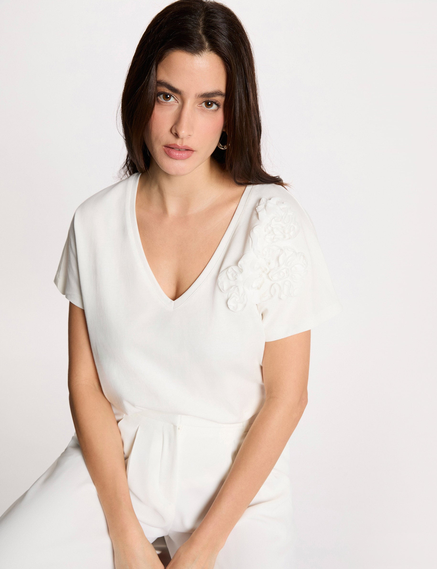 V-neck short-sleeve t-shirt white women