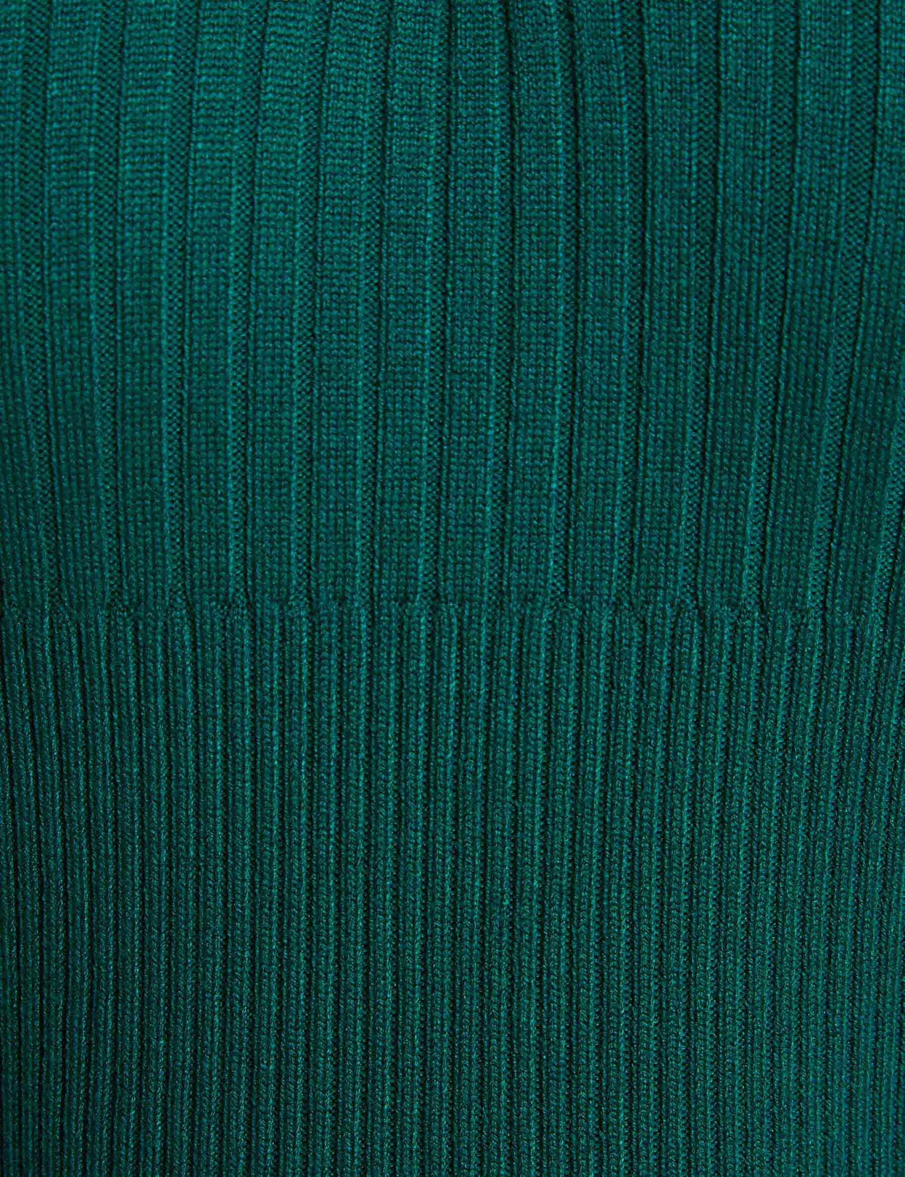 Sweater with a turned-down collar green women
