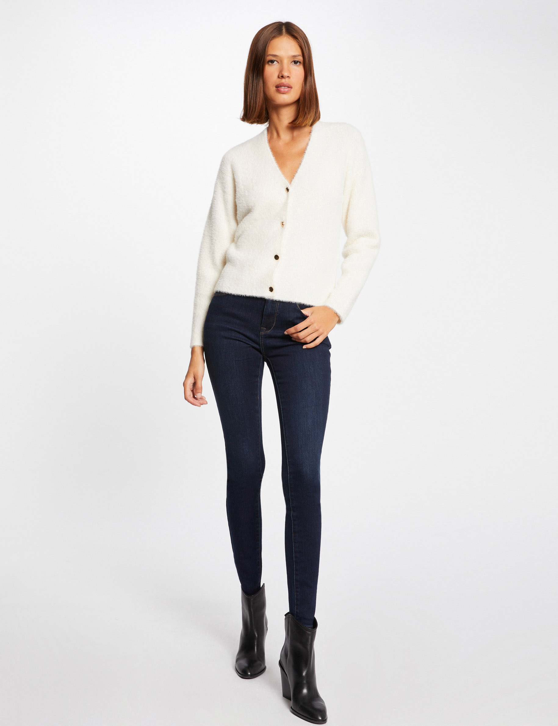 Long-sleeved cardigan with V-neck ivory ladies' Long-sleeved cardigan with V-neck ivory ladies'