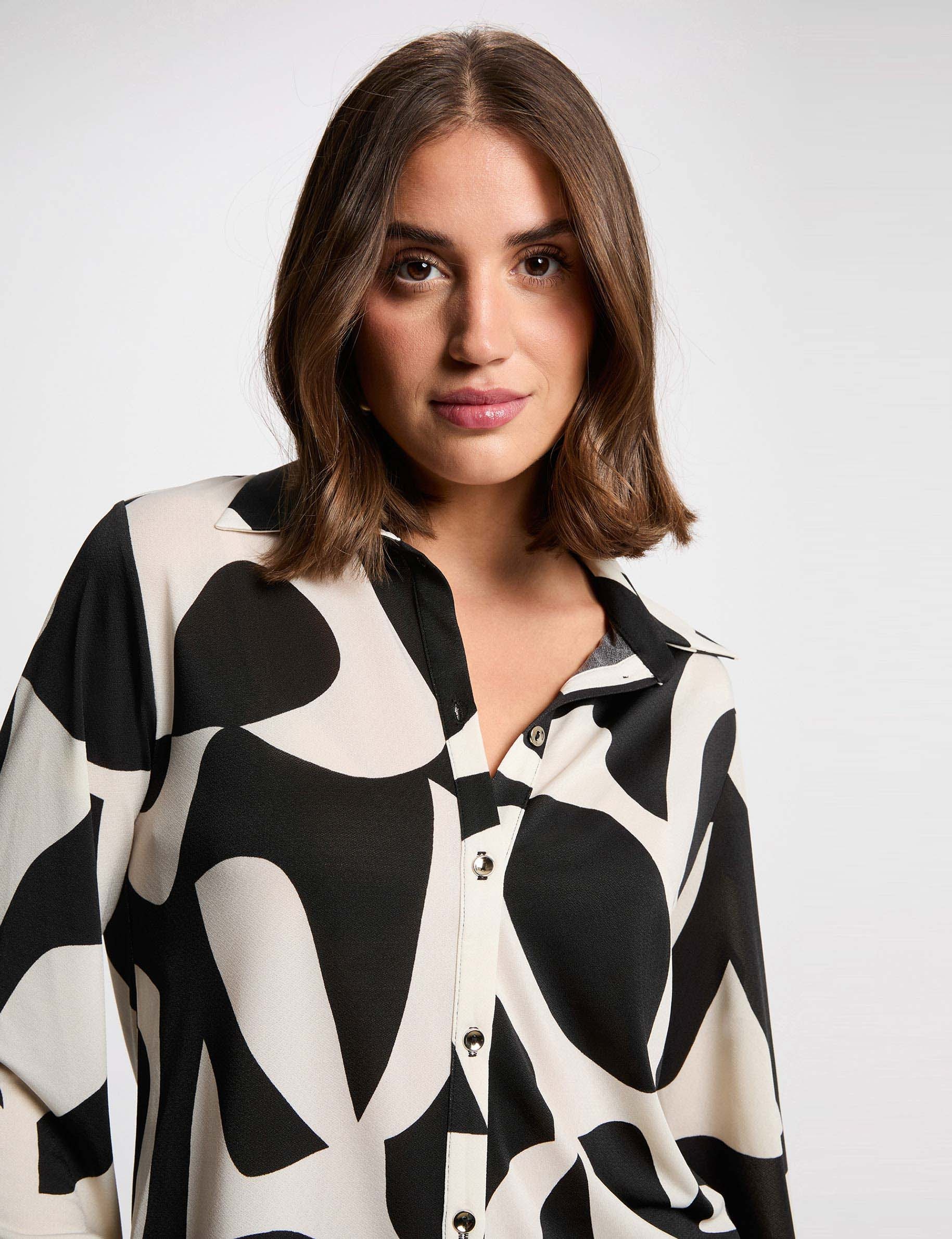 T-shirt with a turned-up collar white women