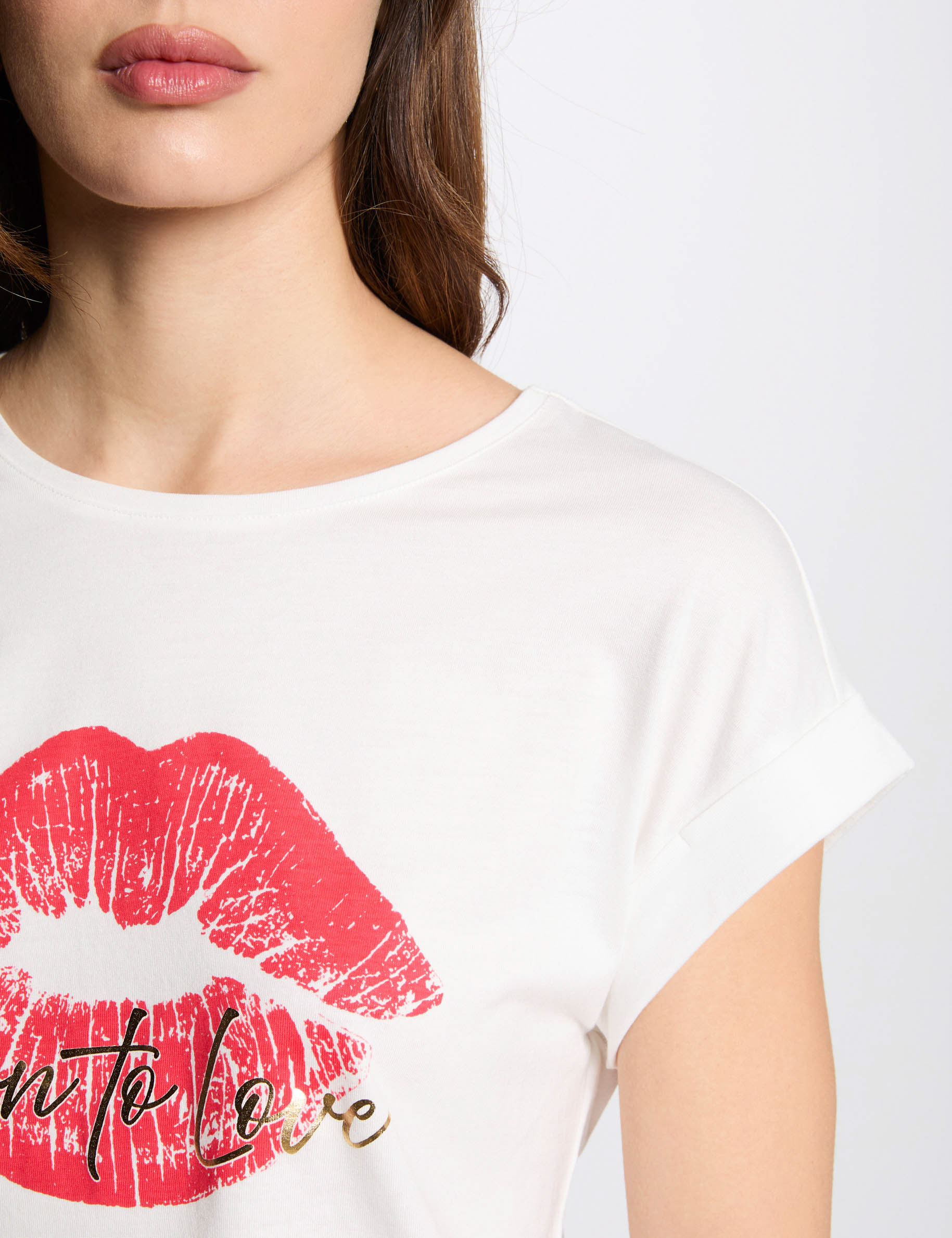 t shirt with message white women T-shirt with message white women