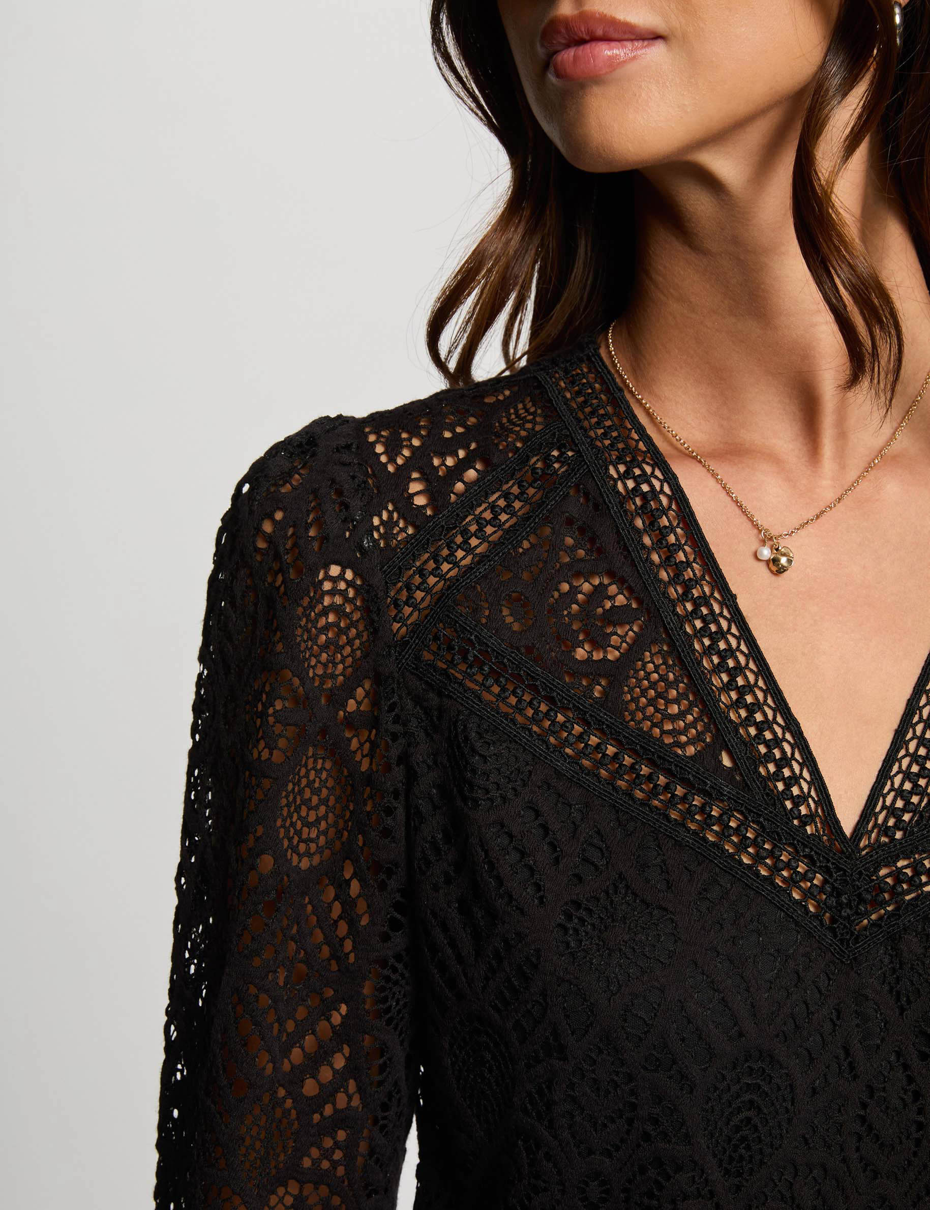 lace t shirt v neck black women Lace t-shirt V-neck black women