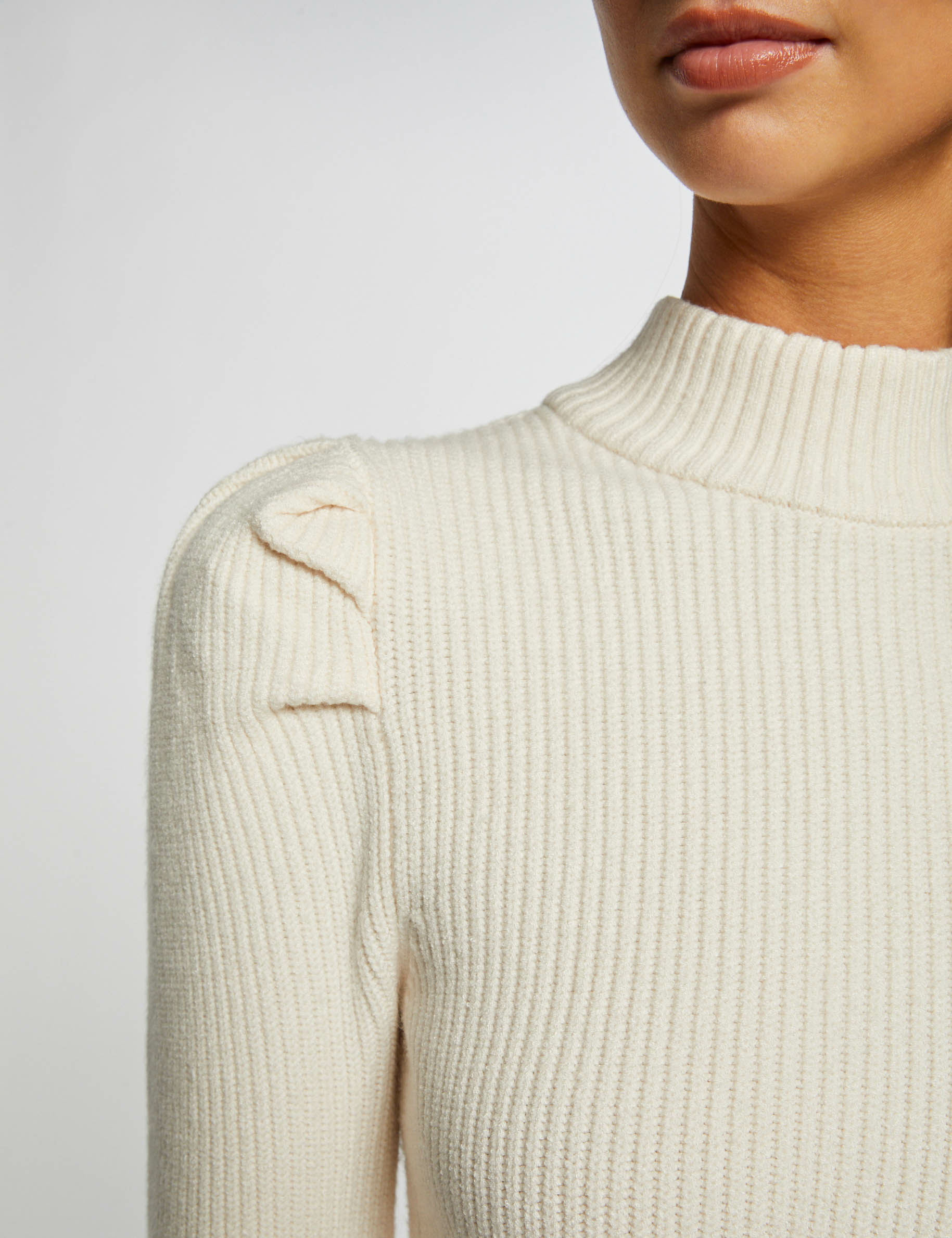 Long-sleeved jumper with high collar ivory ladies'
